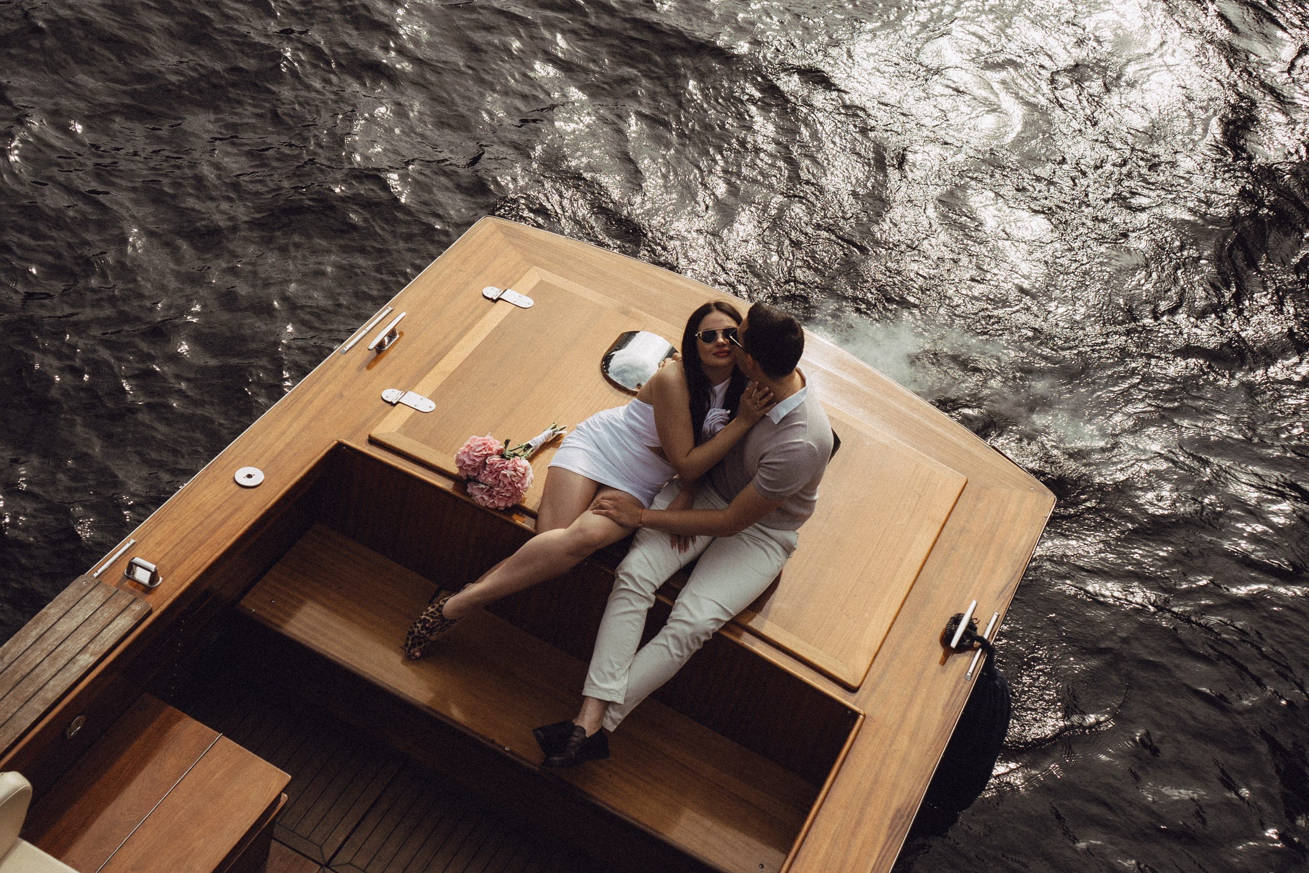 СВАДЕНБНАЯ СЬЕМКА НА КАТЕРЕ ПО КАНАЛАМ САНКТ-ПЕТЕРБУРГА И В АКВАТОРИИ НЕВЫ. Профессиональный фотограф, Санкт-Петербург — Виктория Богомолова