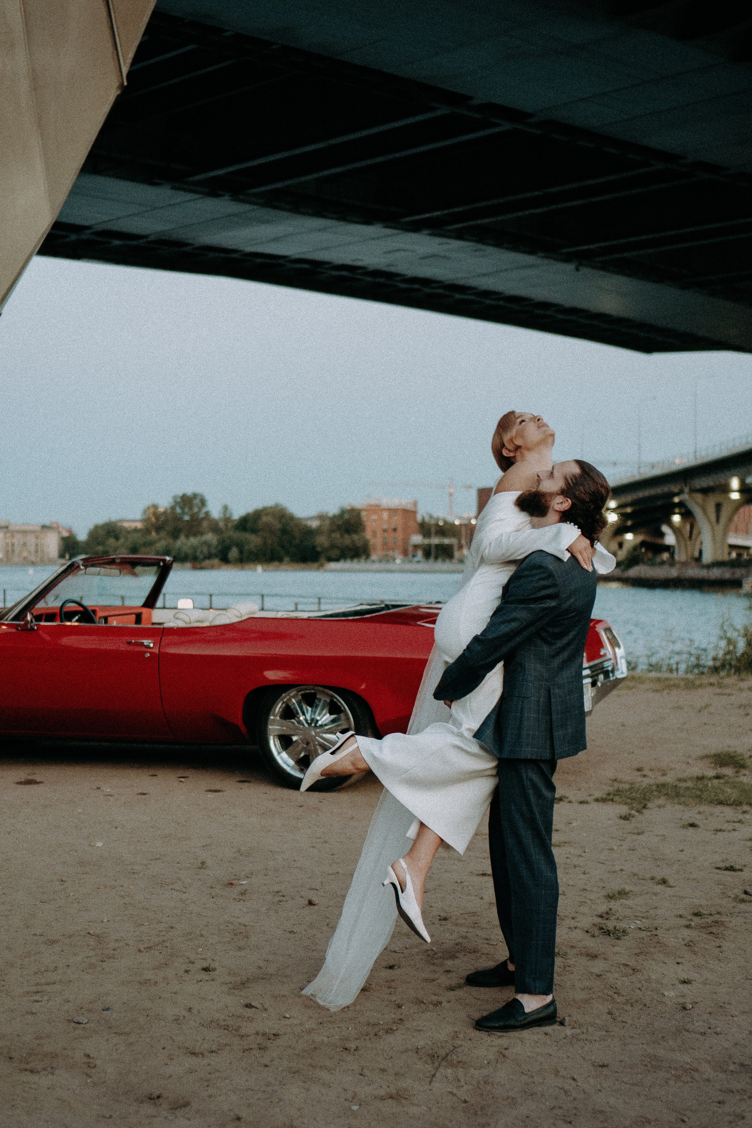 СВАДЕБНАЯ СЬЕМКА ВОЗЛЕ МСОТА БЕТАНКУРА НА КАБРИОЛЕТЕ. Профессиональный фотограф, Санкт-Петербург — Виктория Богомолова