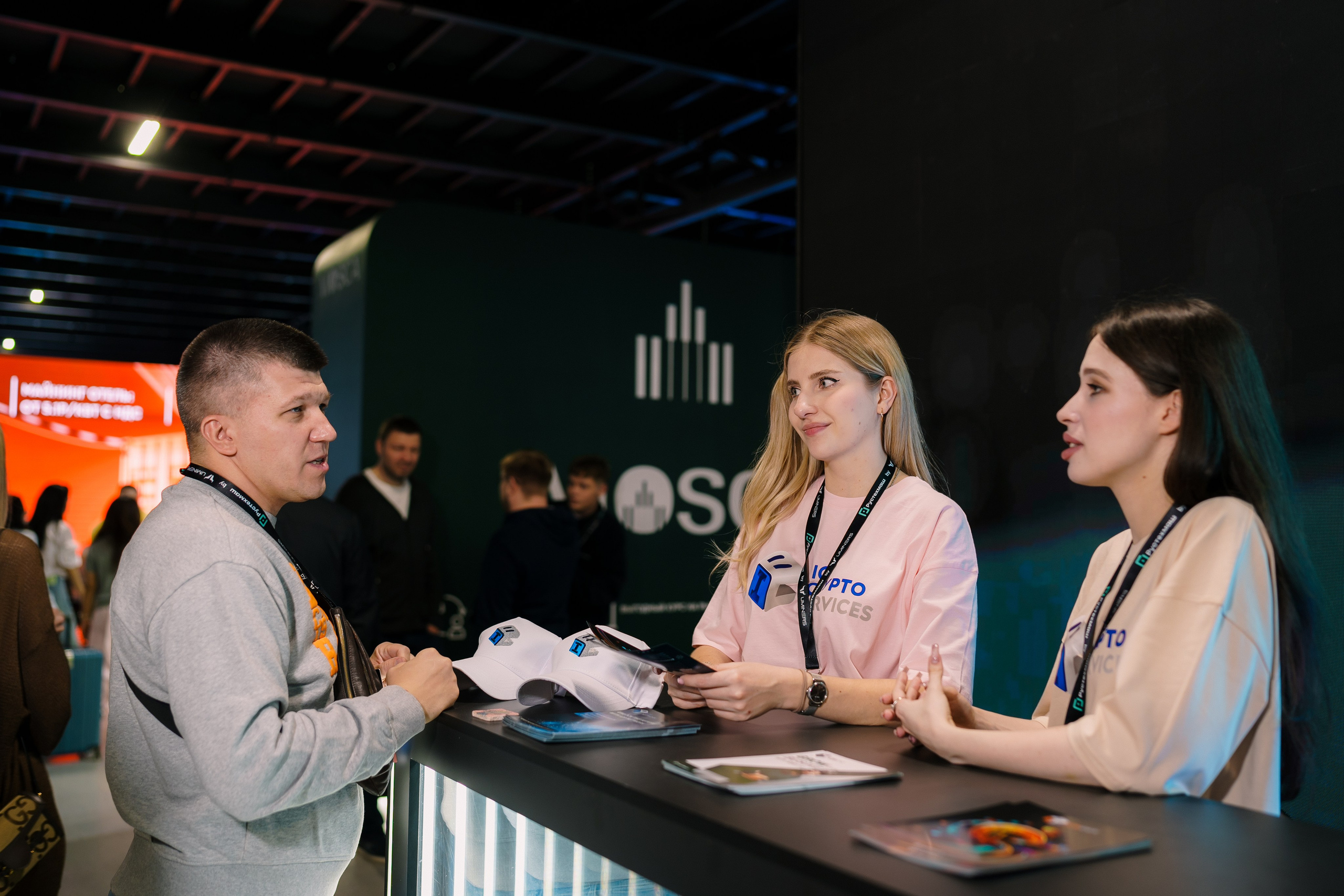 Blockchain Forum 2025. Ilya Foxy — автомобильный фотограф