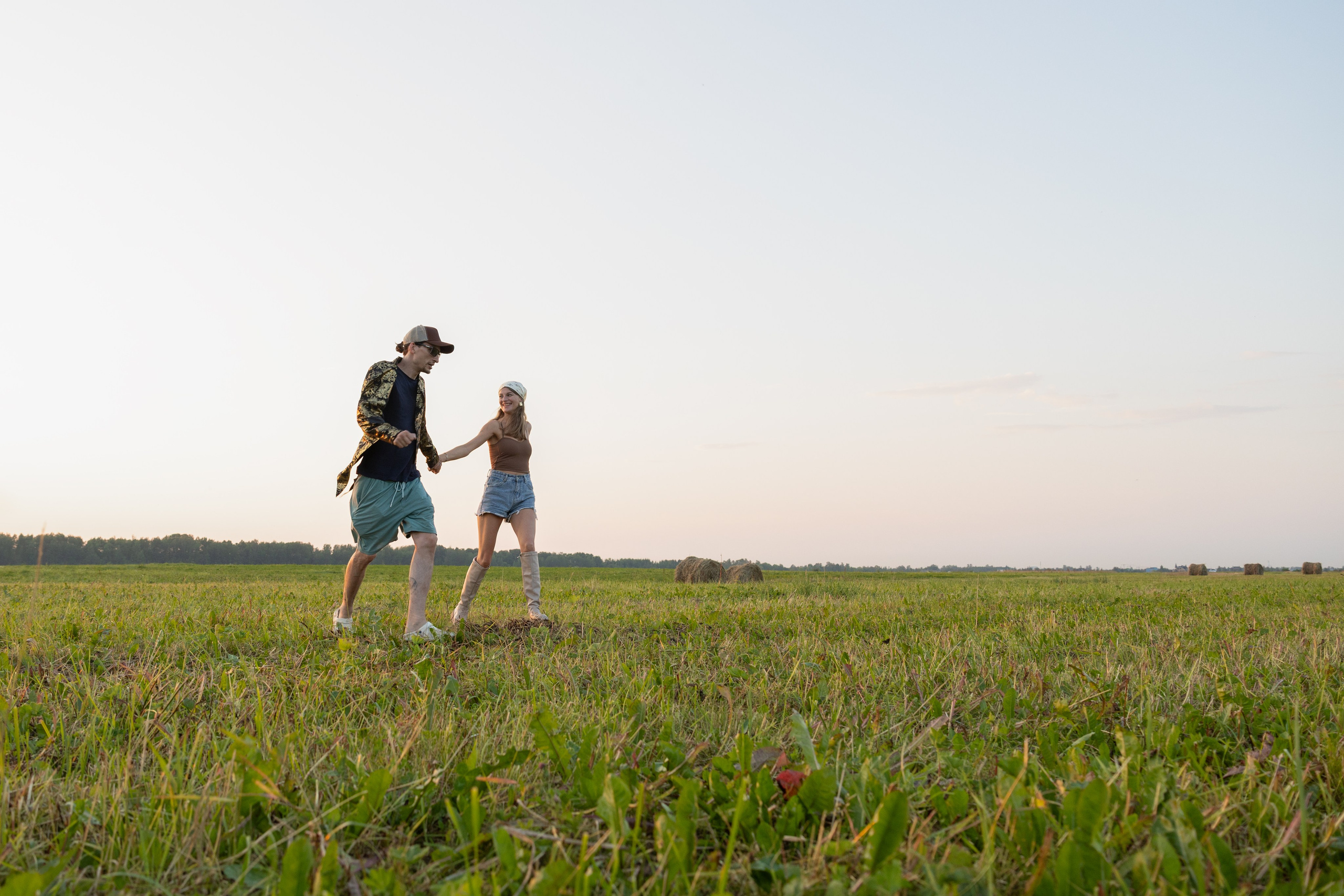 Фотопрогулка в поле летом. Фотограф в Санкт-Петербурге Вагнер Юлия
