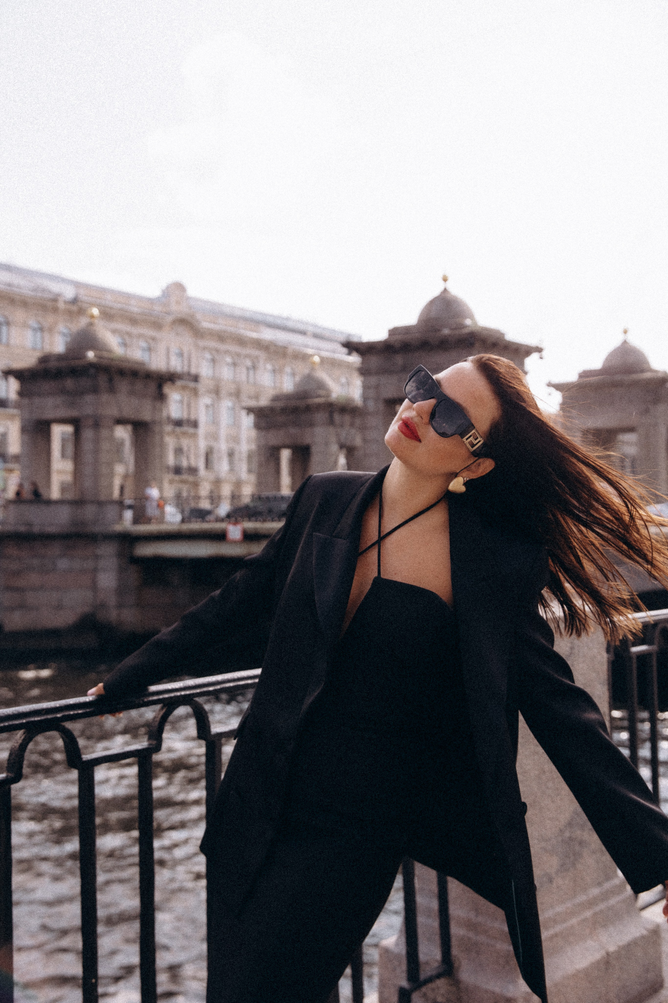 Ольга, прогулка по Фонтанке и фотосессия в парадной Ромашка. Фотограф в Санкт-Петербурге Разиля Идиятуллина