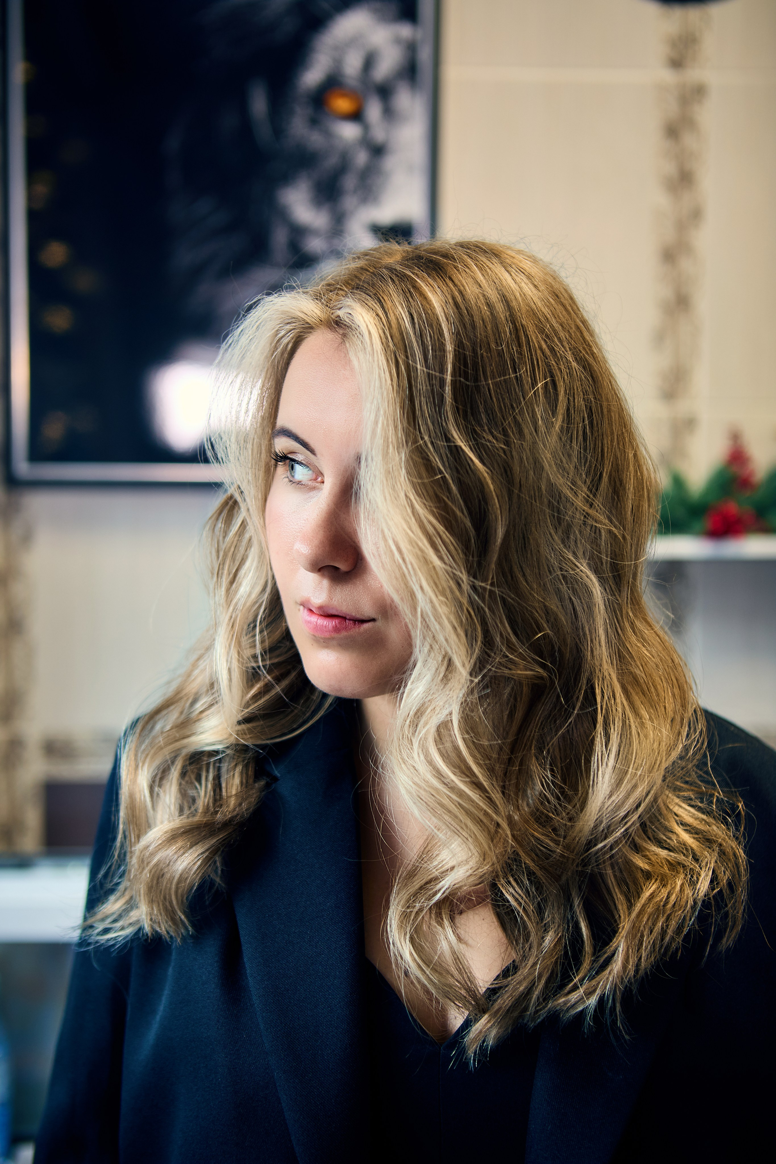 Бразильский блонд - окрашивание. Длинное каре с легким каскадом.