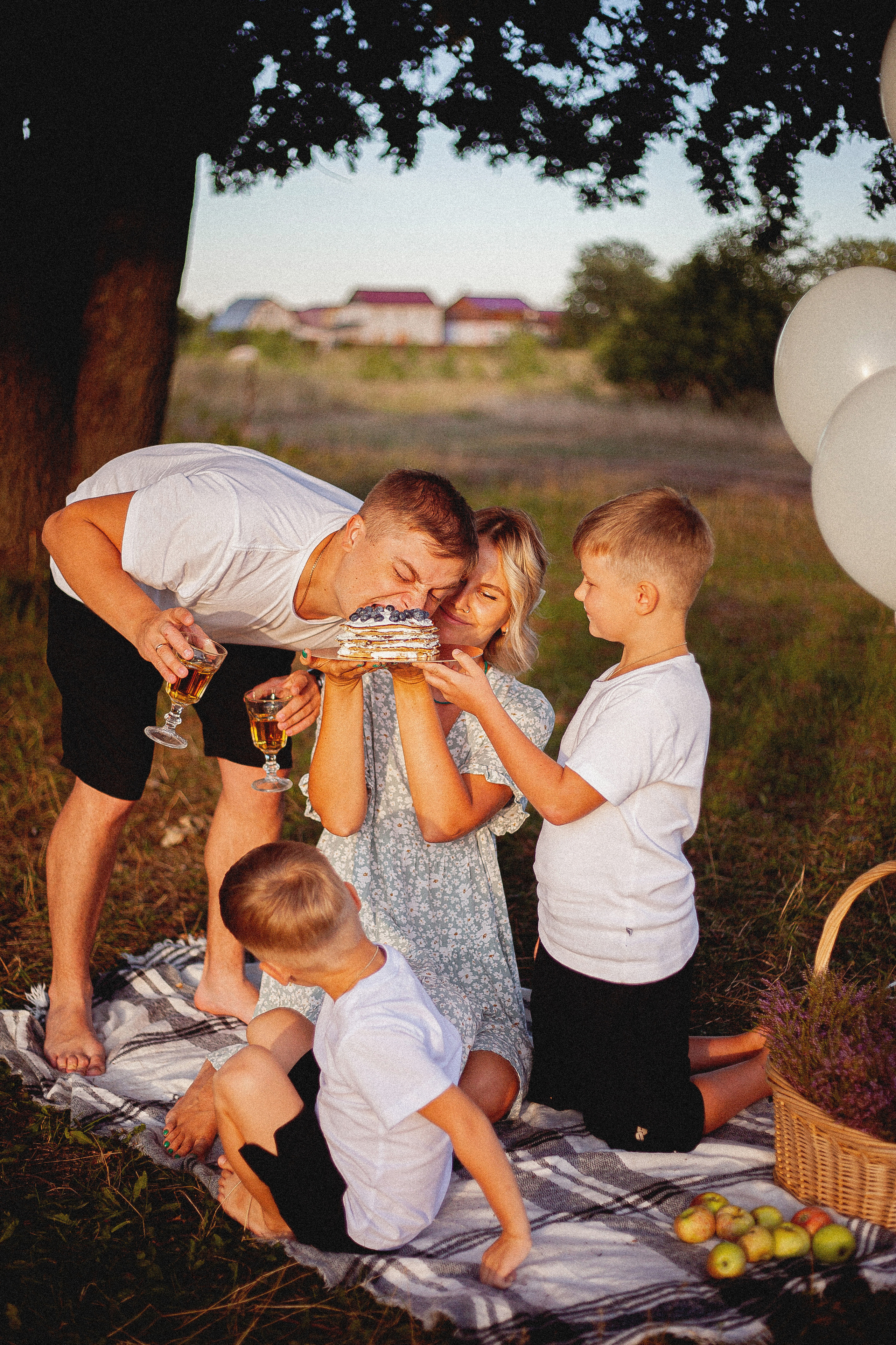 Семья Силяковых на природе, ДР мальчишек. Главная