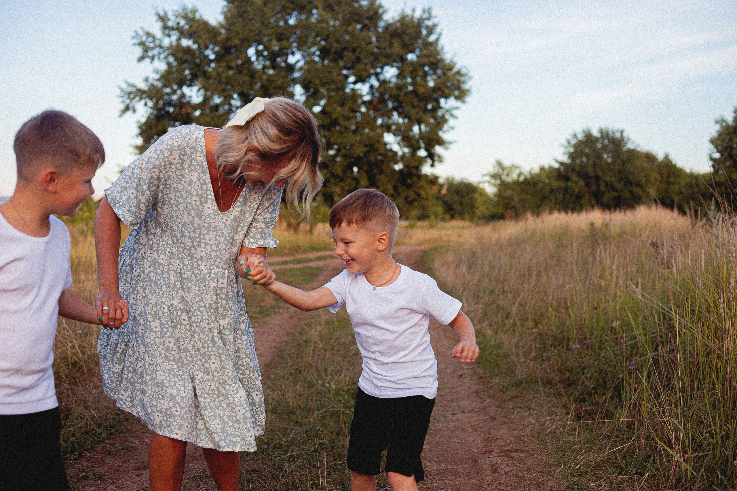 Семья Силяковых на природе, ДР мальчишек. Главная