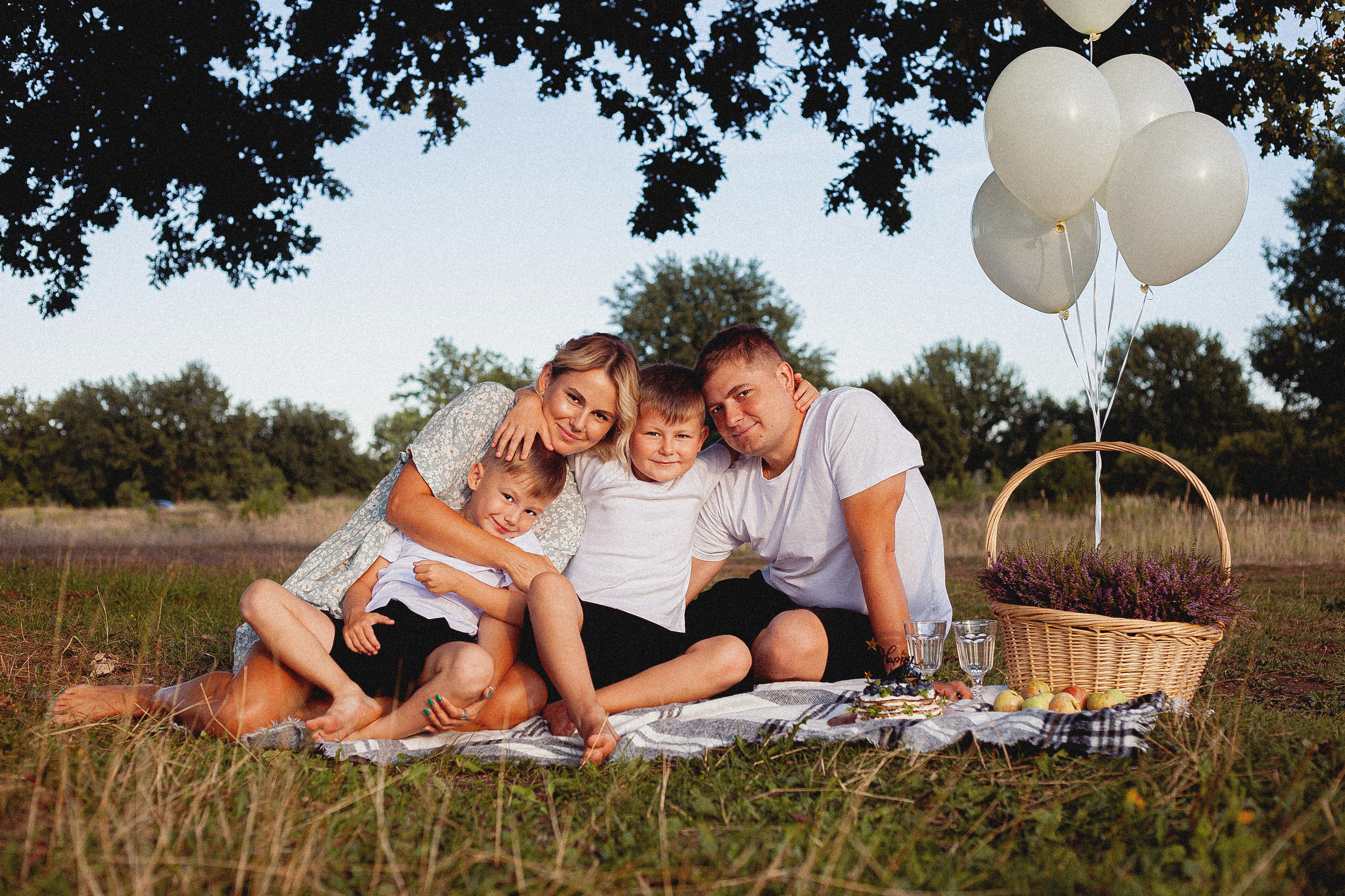 Семья Силяковых на природе, ДР мальчишек. Главная