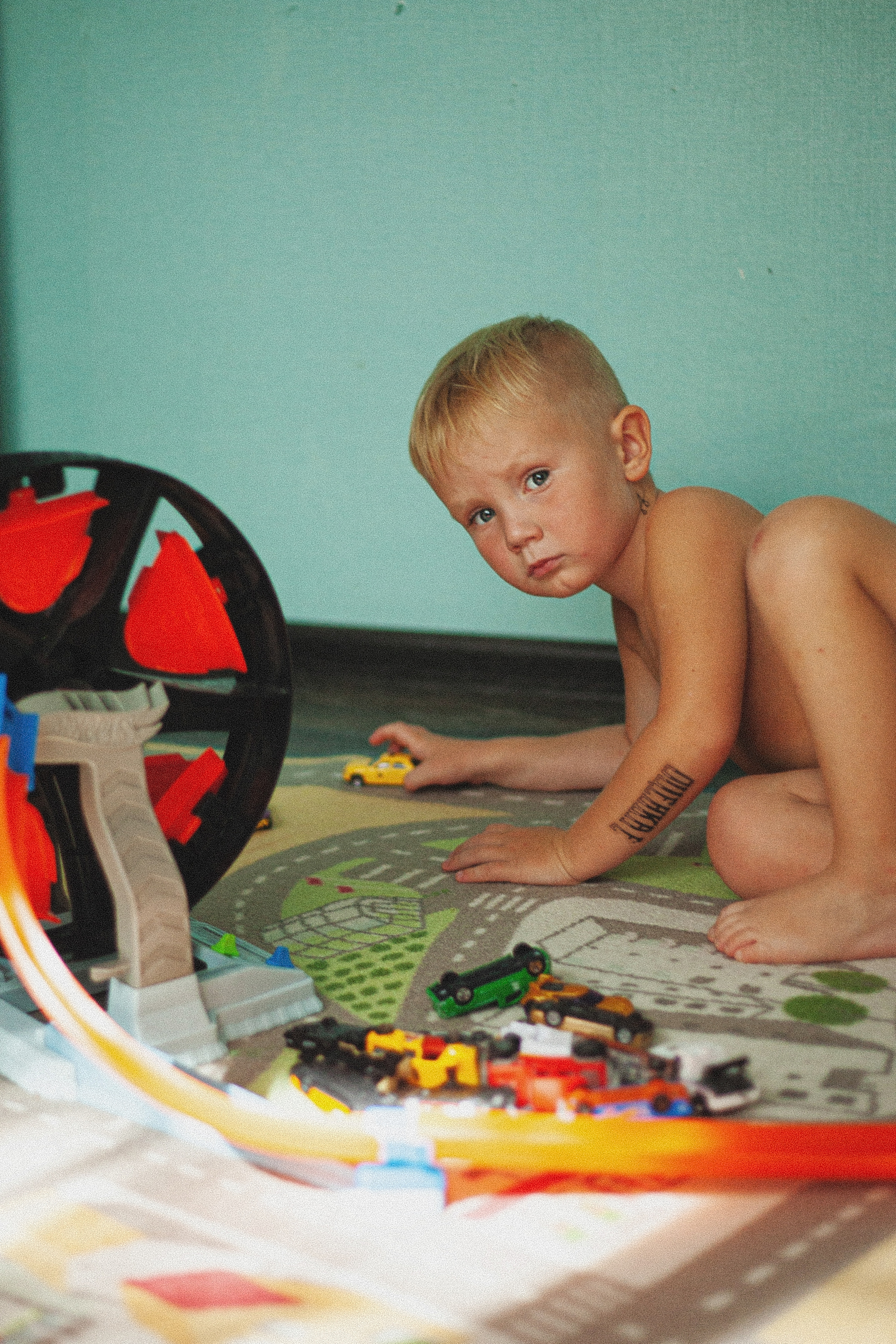 Ксения, Максим и Олеся. Главная