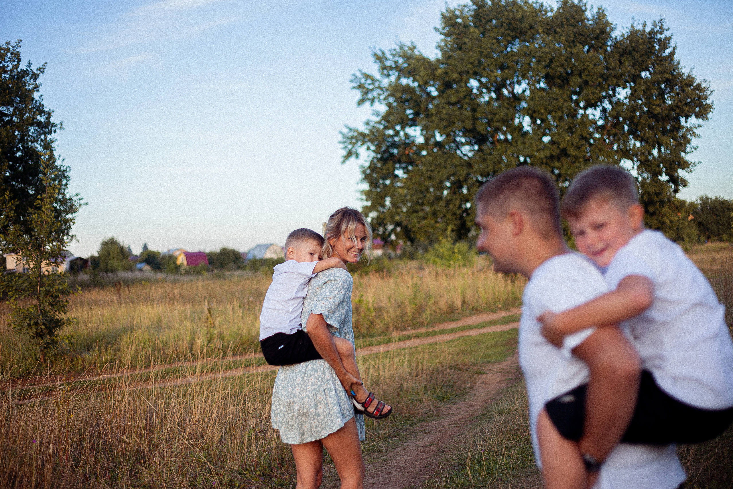 Семья Силяковых на природе, ДР мальчишек. Главная