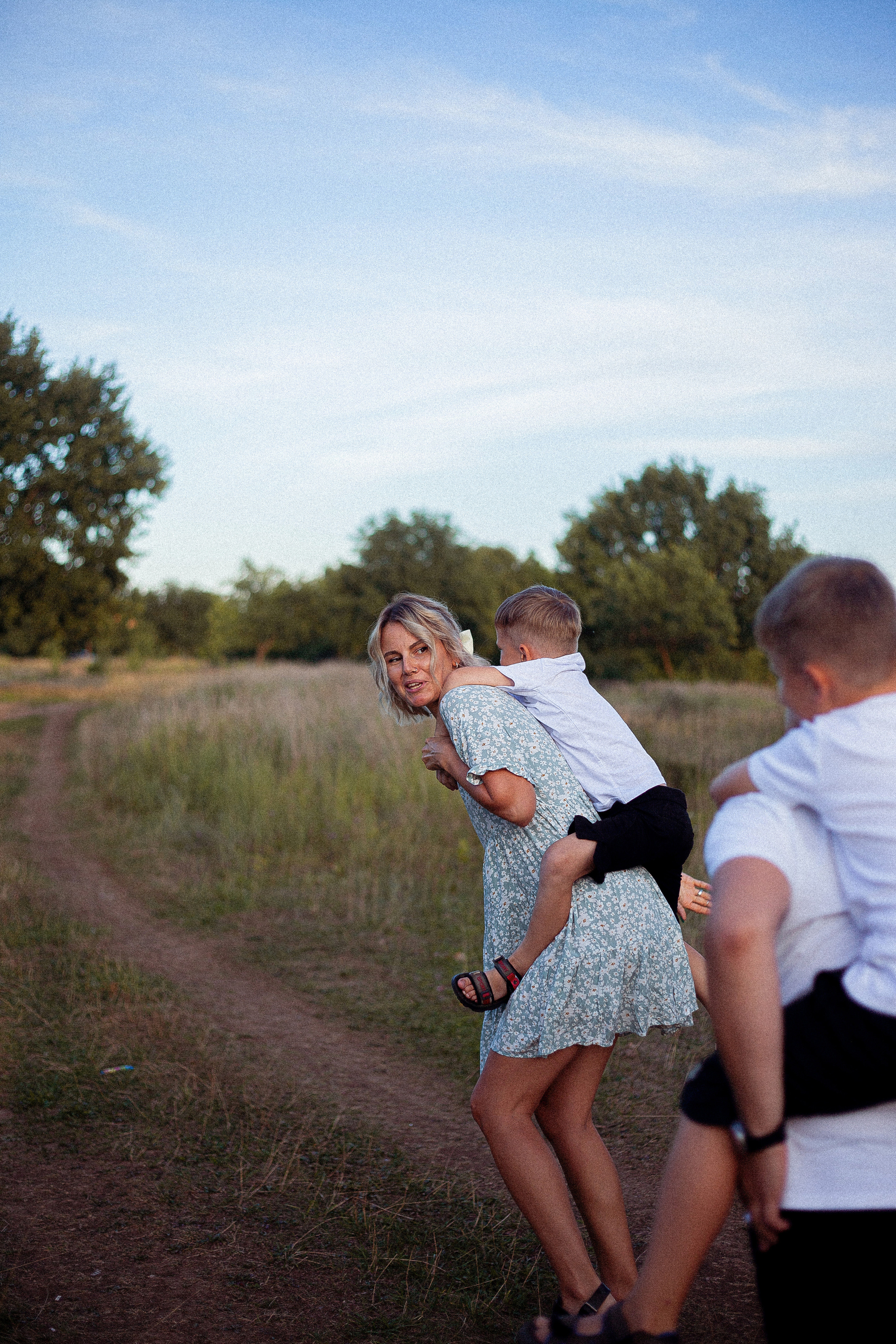 Семья Силяковых на природе, ДР мальчишек. Главная
