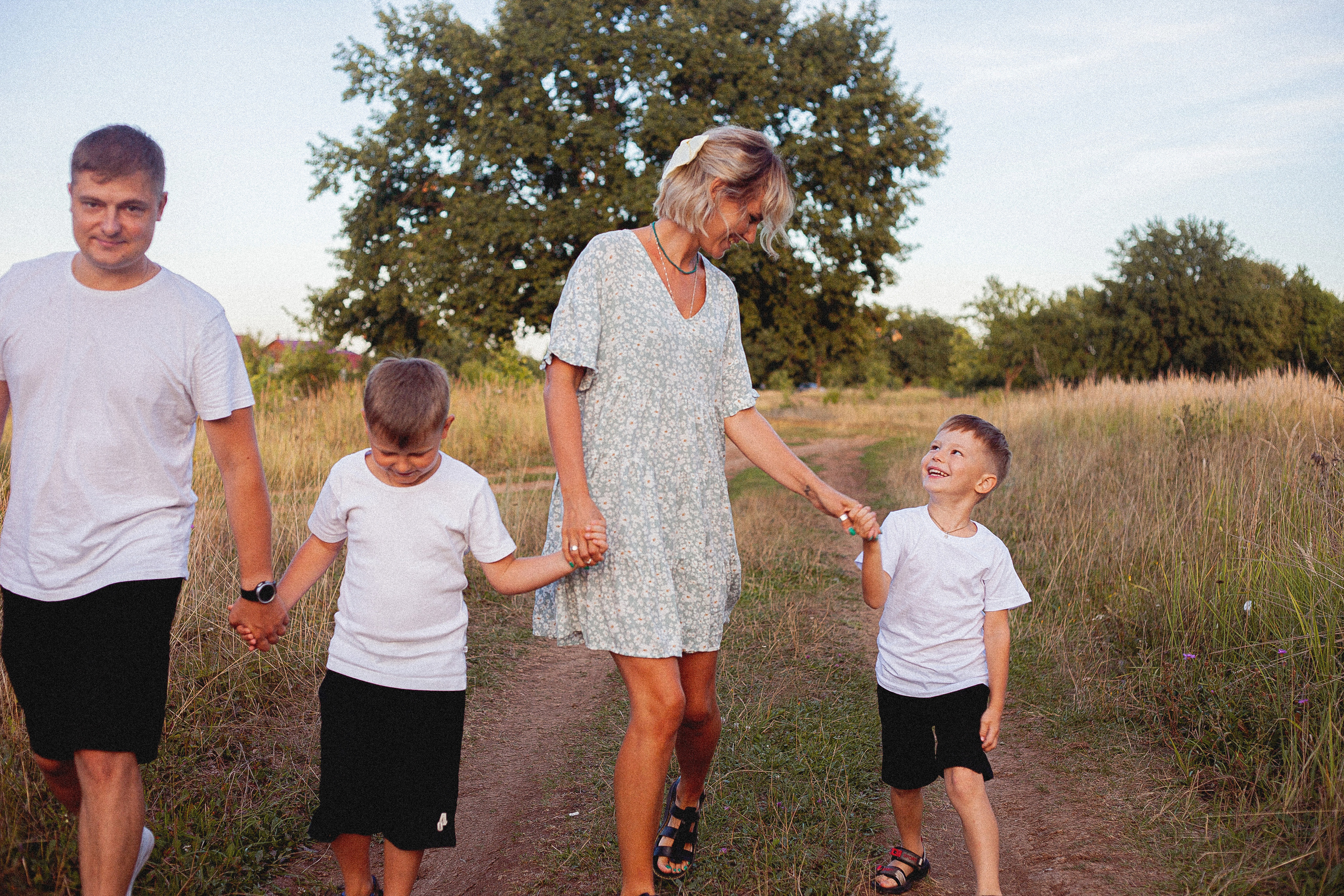 Семья Силяковых на природе, ДР мальчишек. Главная