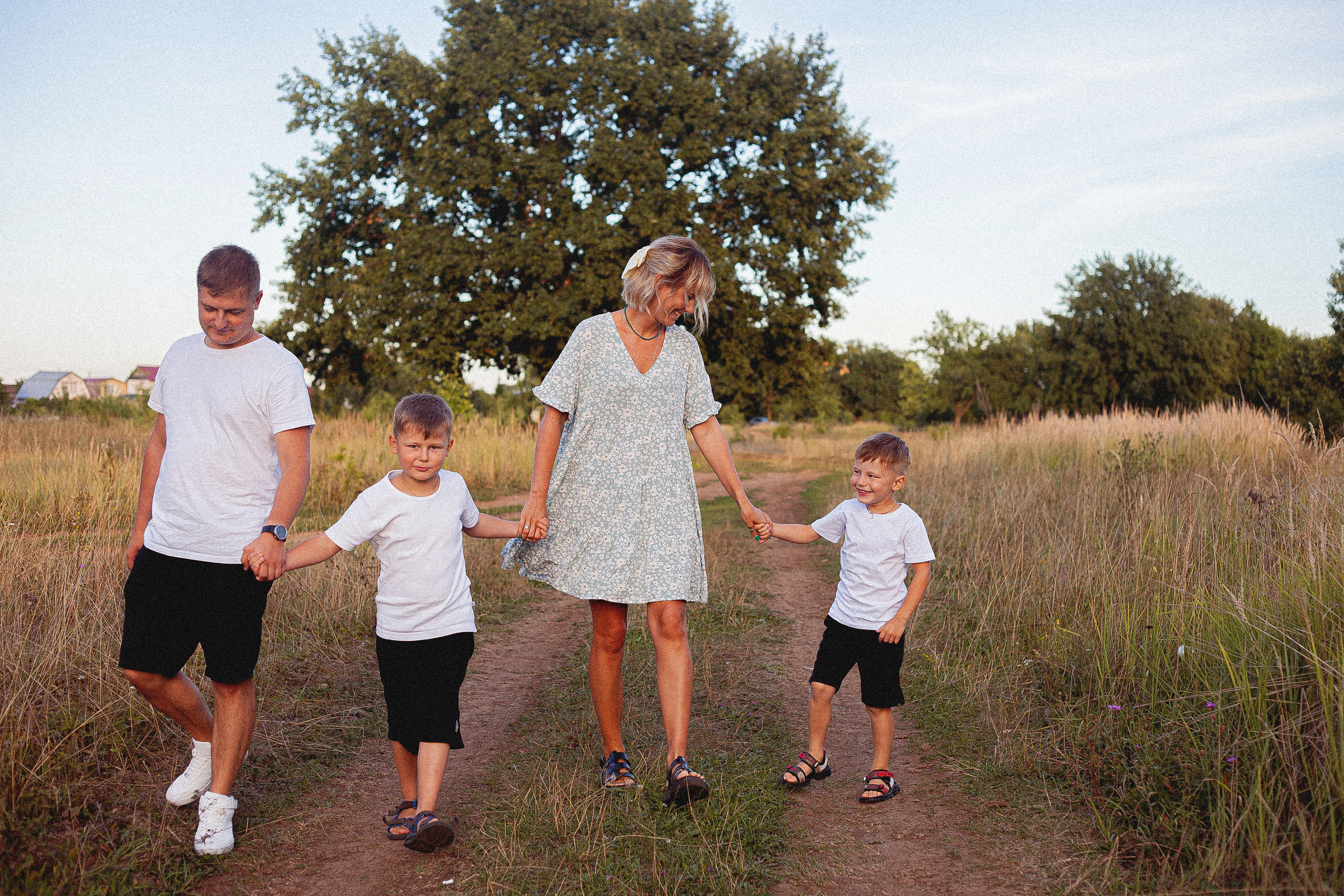 Семья Силяковых на природе, ДР мальчишек. Главная