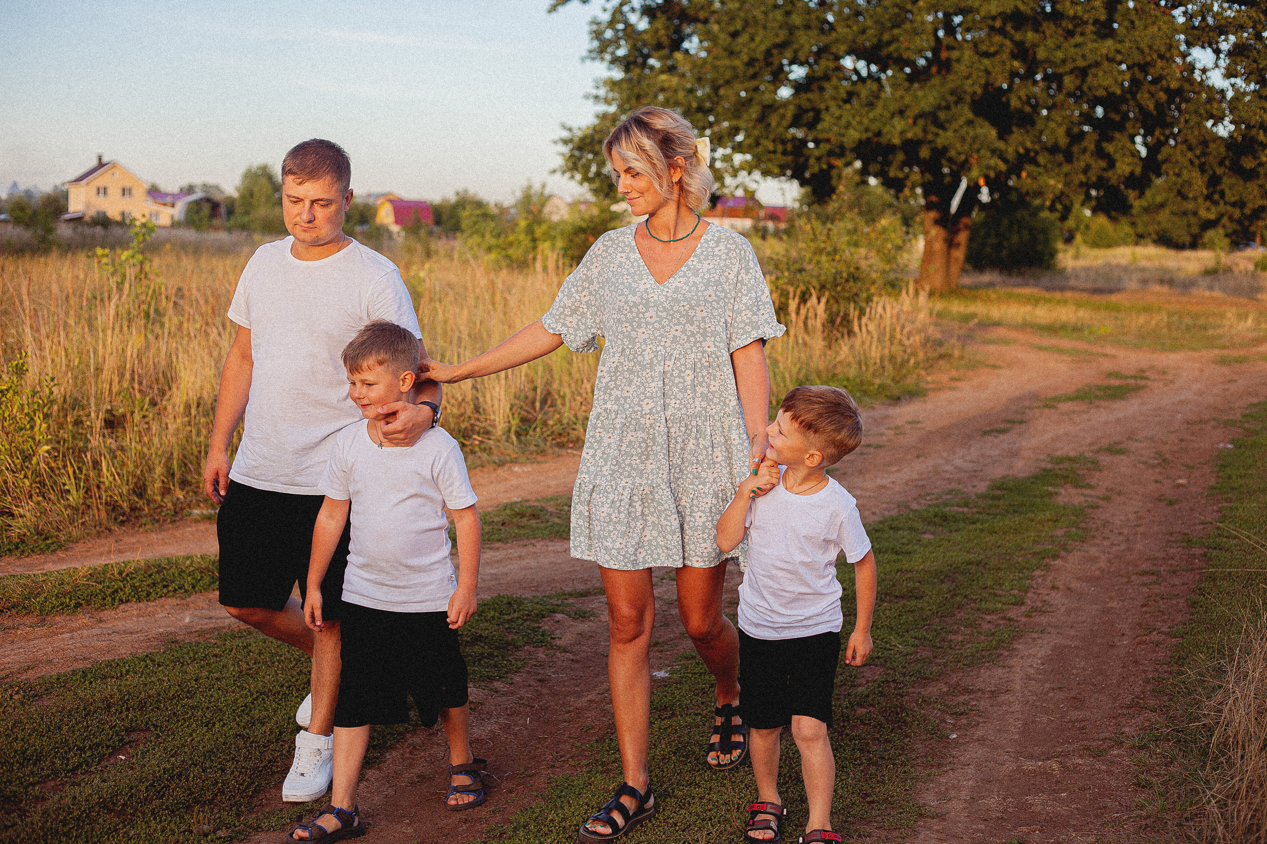 Семья Силяковых на природе, ДР мальчишек. Главная