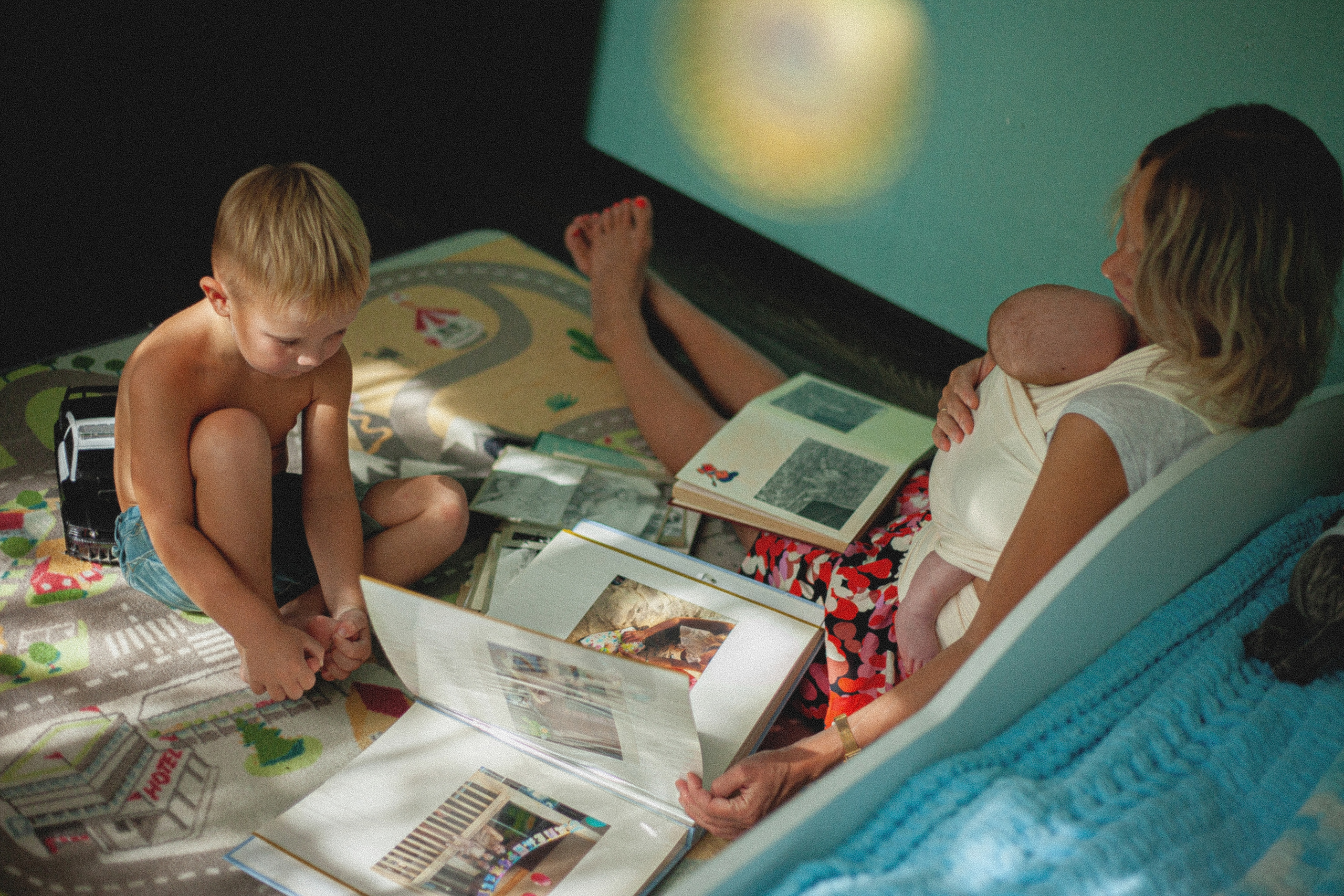 Ксения, Максим и Олеся. Главная