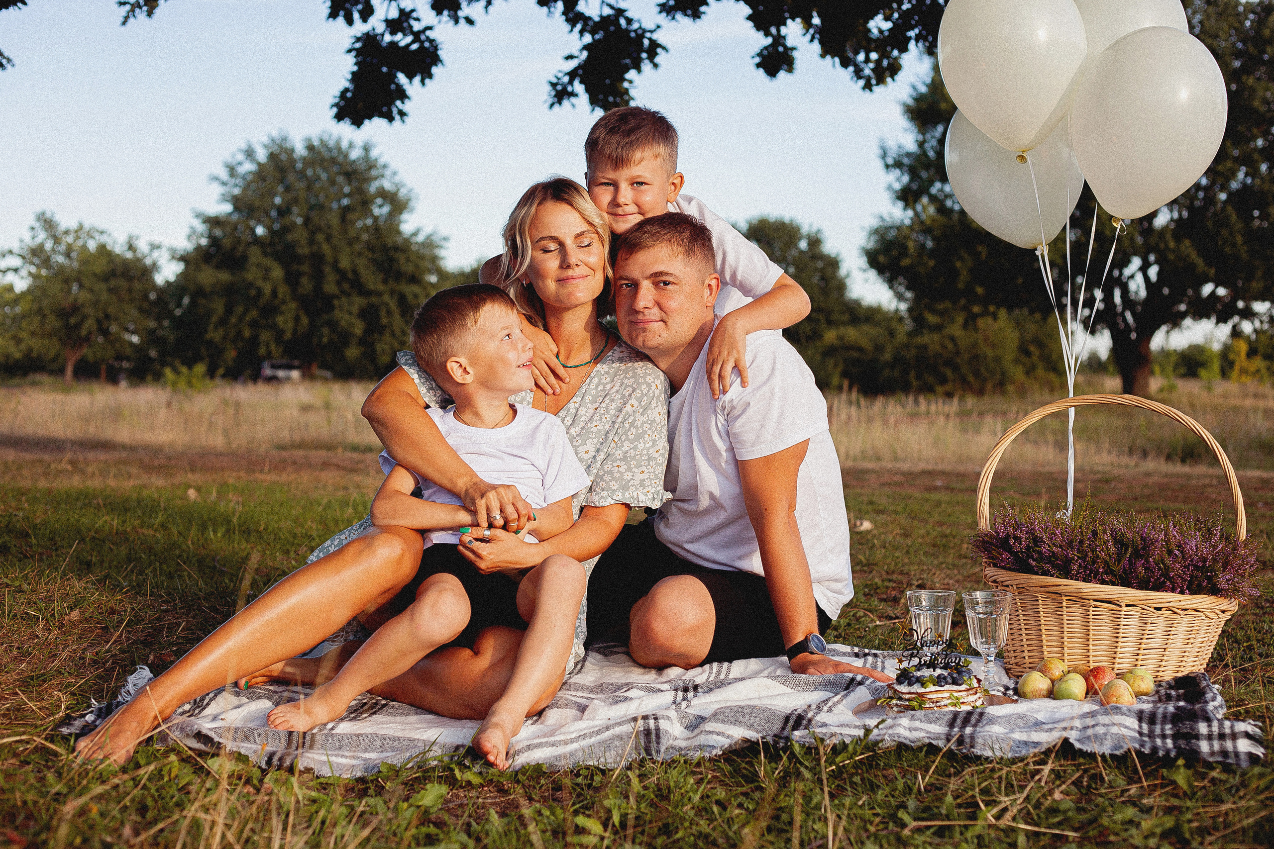 Семья Силяковых на природе, ДР мальчишек. Главная