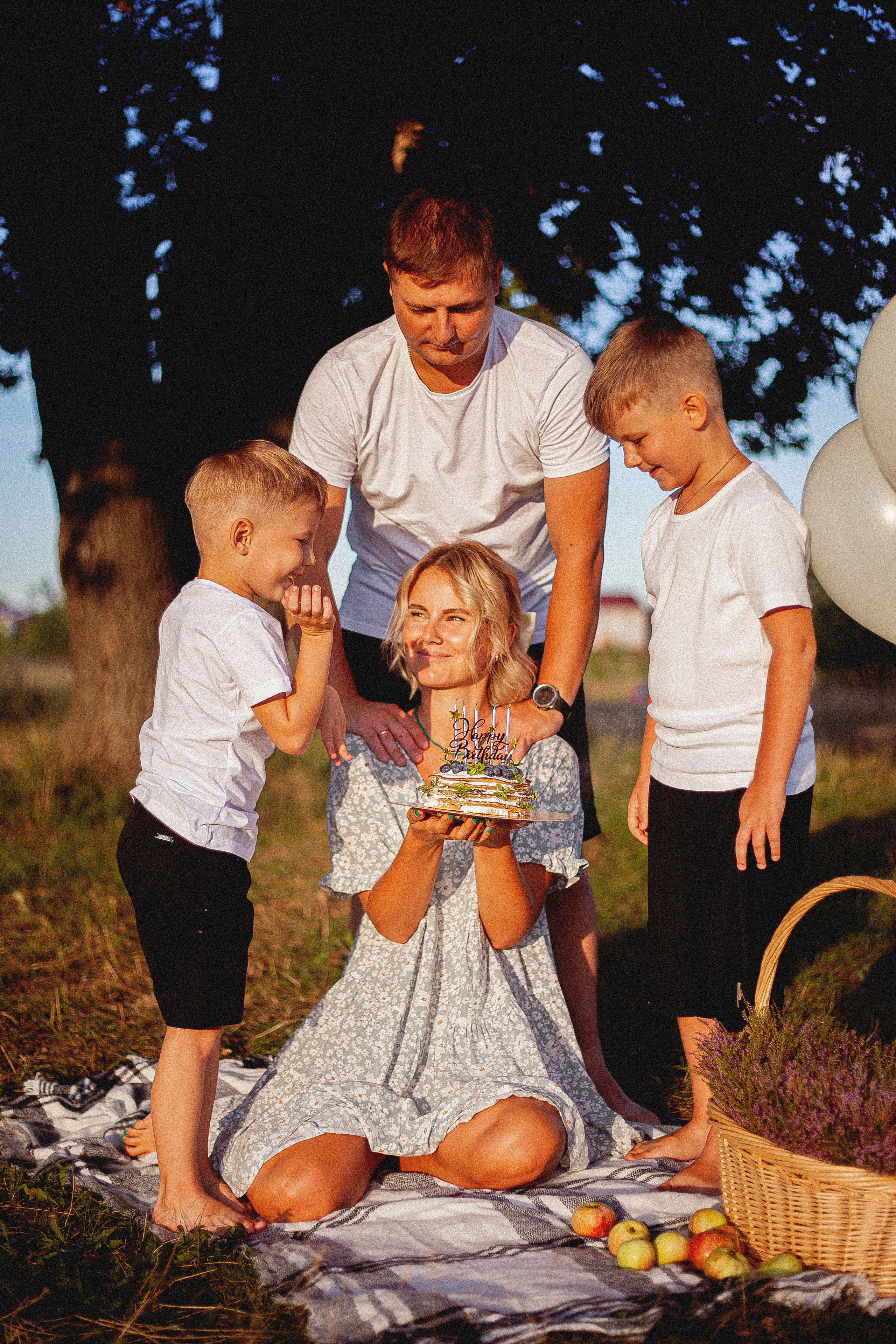 Семья Силяковых на природе, ДР мальчишек. Главная