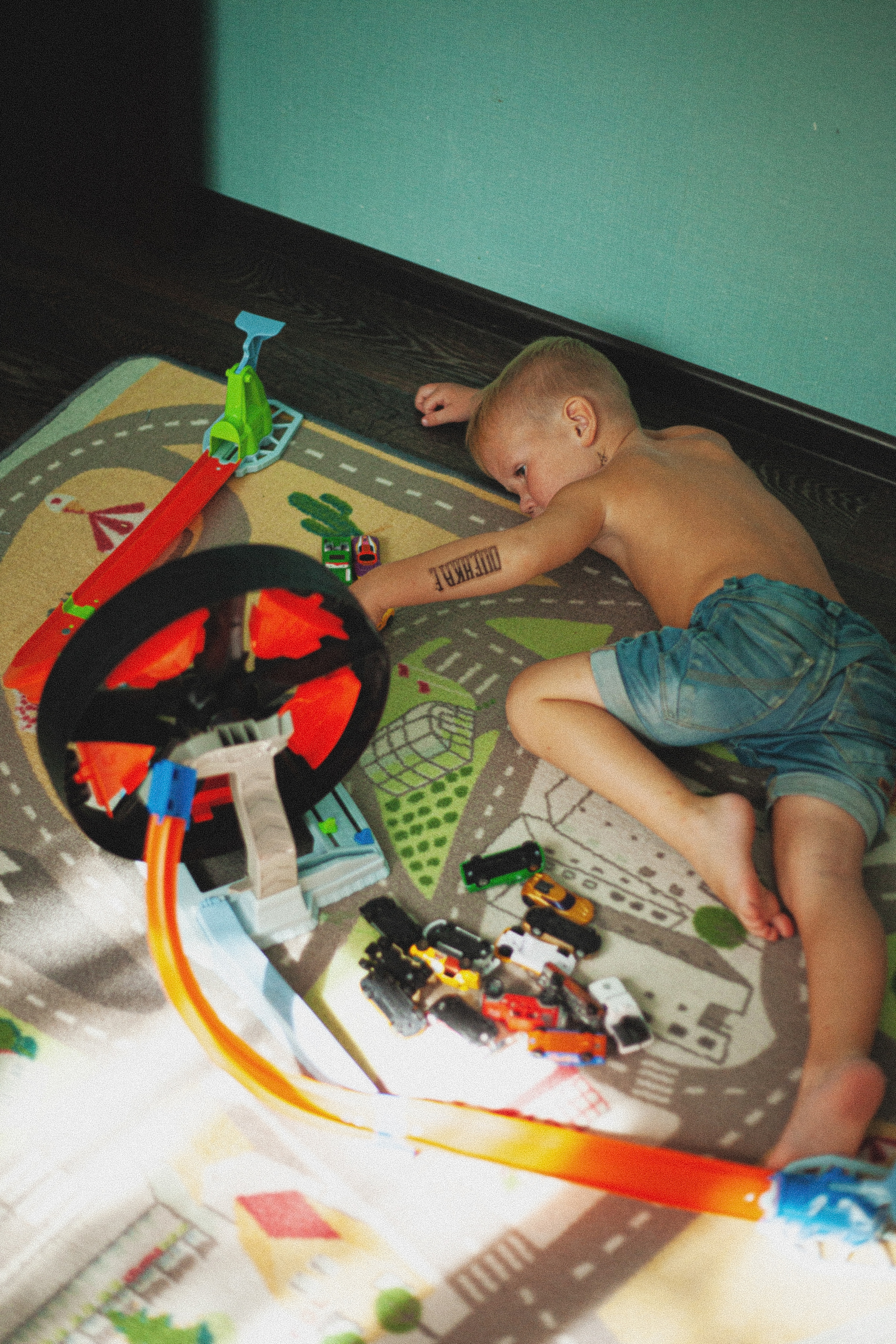 Ксения, Максим и Олеся. Главная