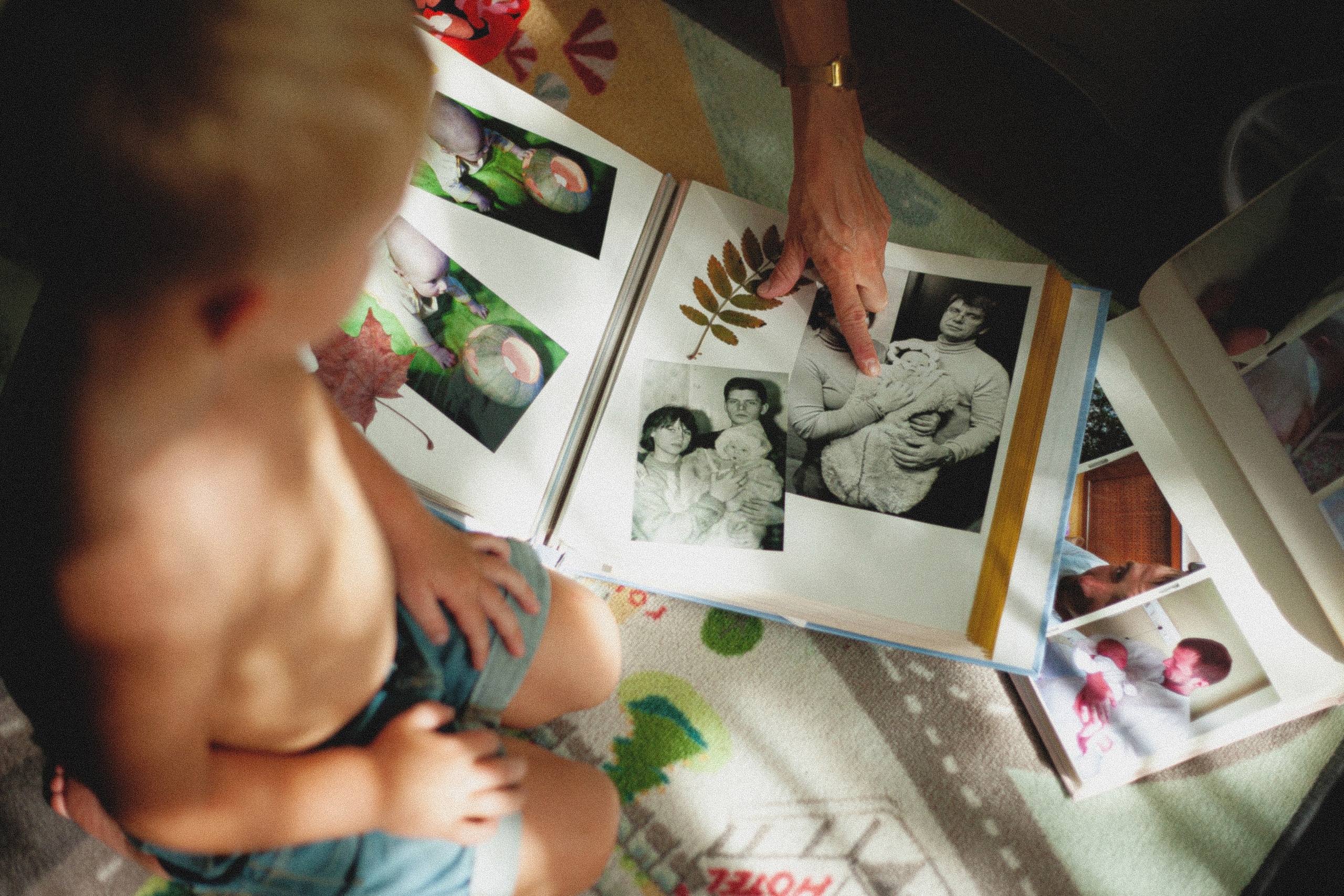 Ксения, Максим и Олеся. Главная