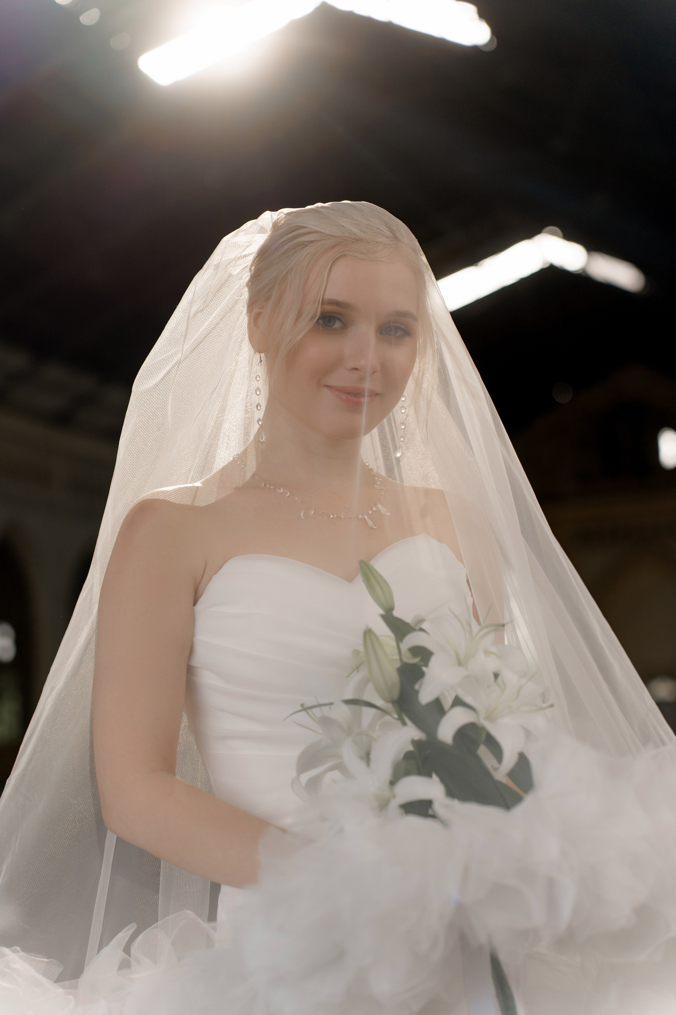 Свадьба в Санкт-Петербурге, крупный портрет невесты в контровом свете.