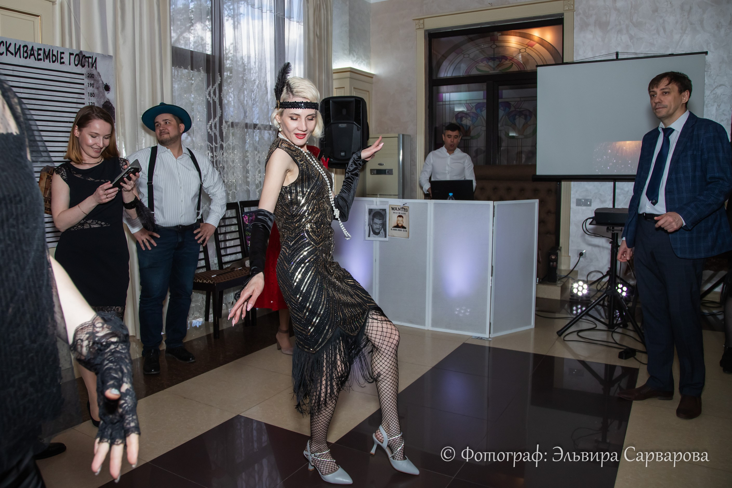 Гангстерская вечеринка в стиле 1920-х. Репортажный Фотограф