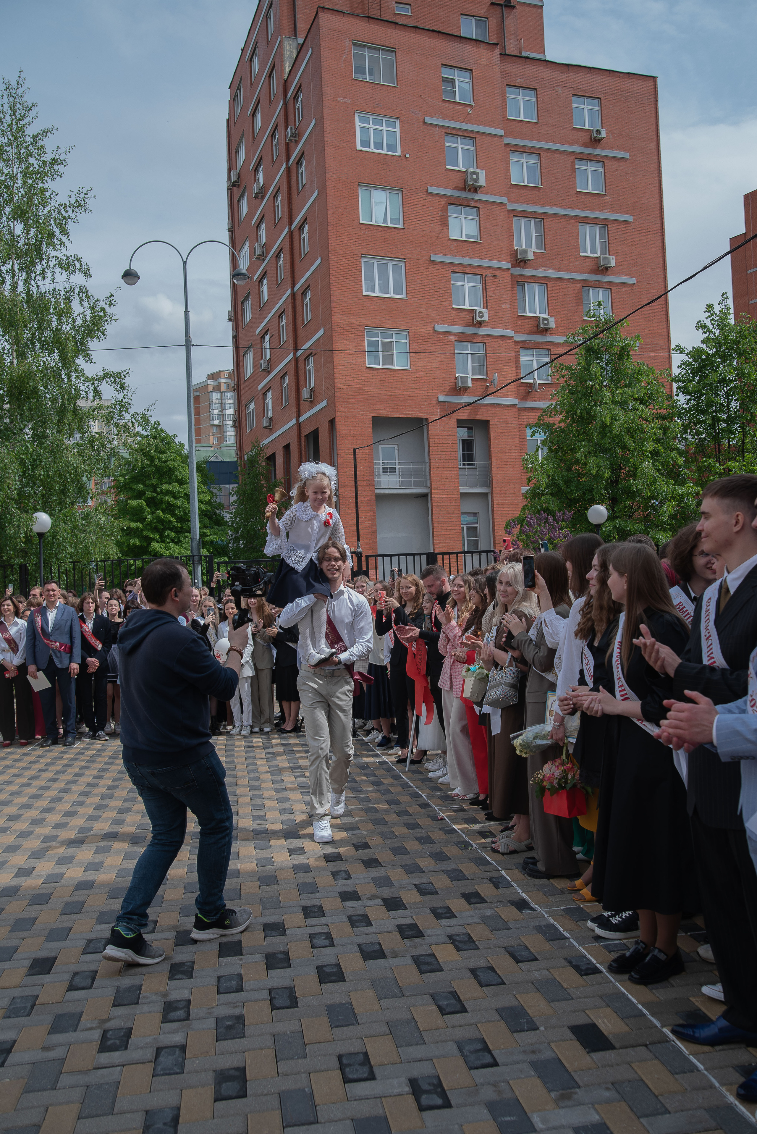 Последний звонок. Стильный портретный и семейный фотограф в Москве Ника Артуньянц