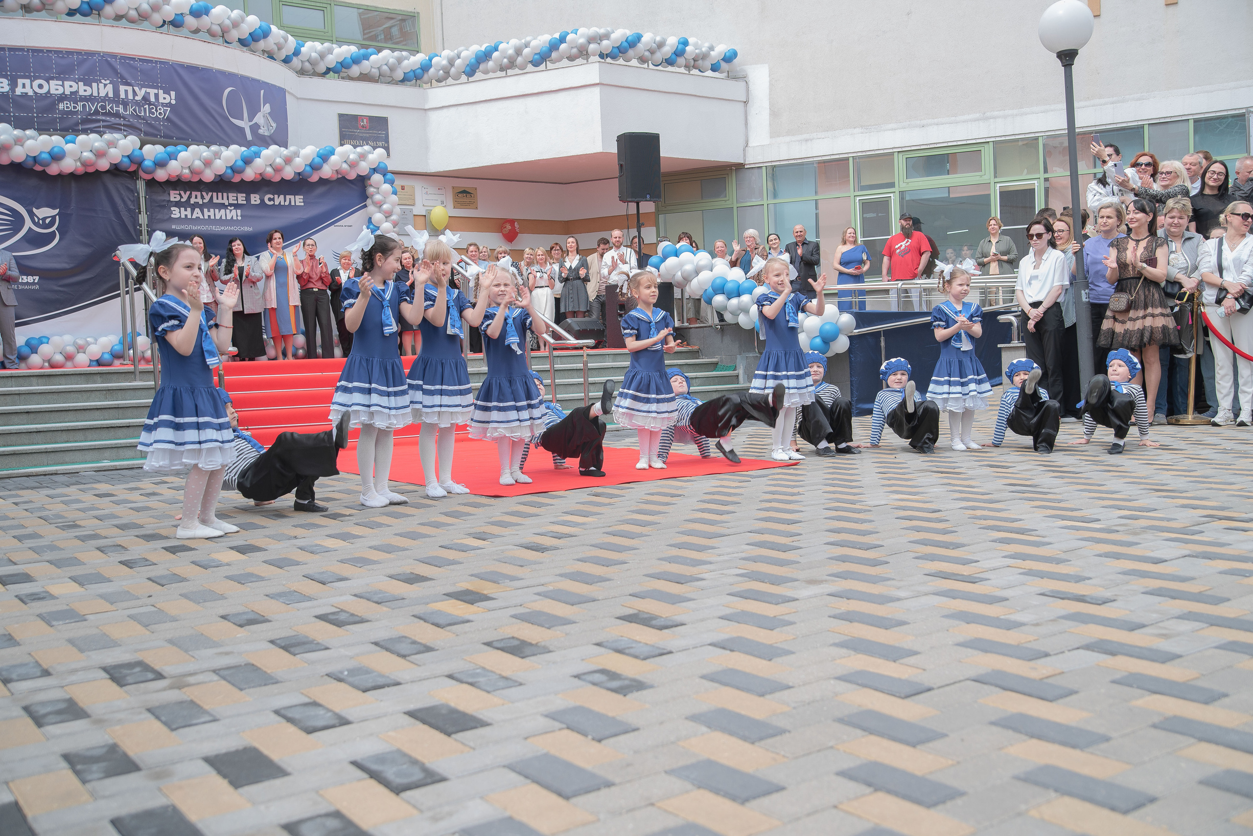 Последний звонок. Стильный портретный и семейный фотограф в Москве Ника Артуньянц