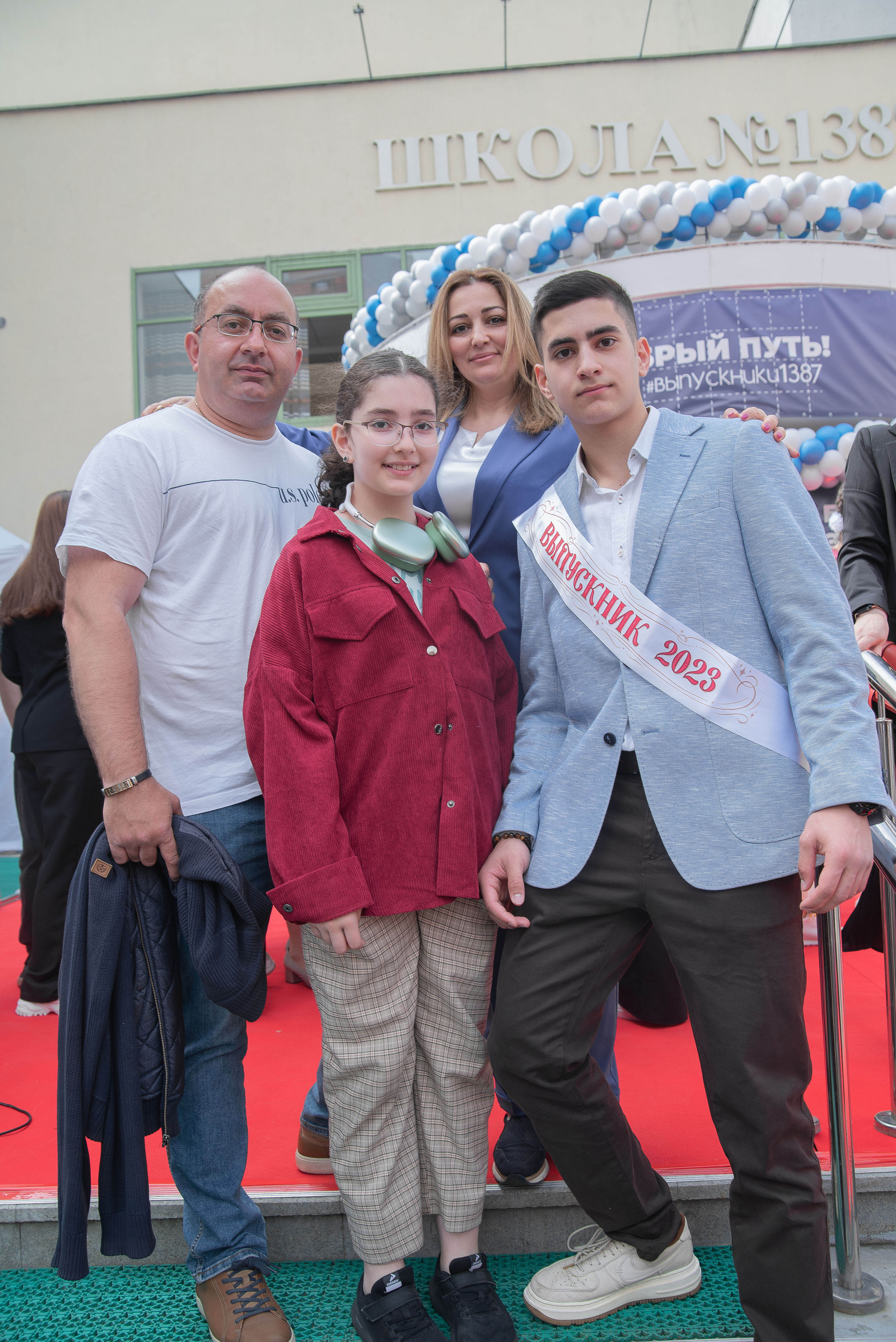 Последний звонок. Стильный портретный и семейный фотограф в Москве Ника Артуньянц