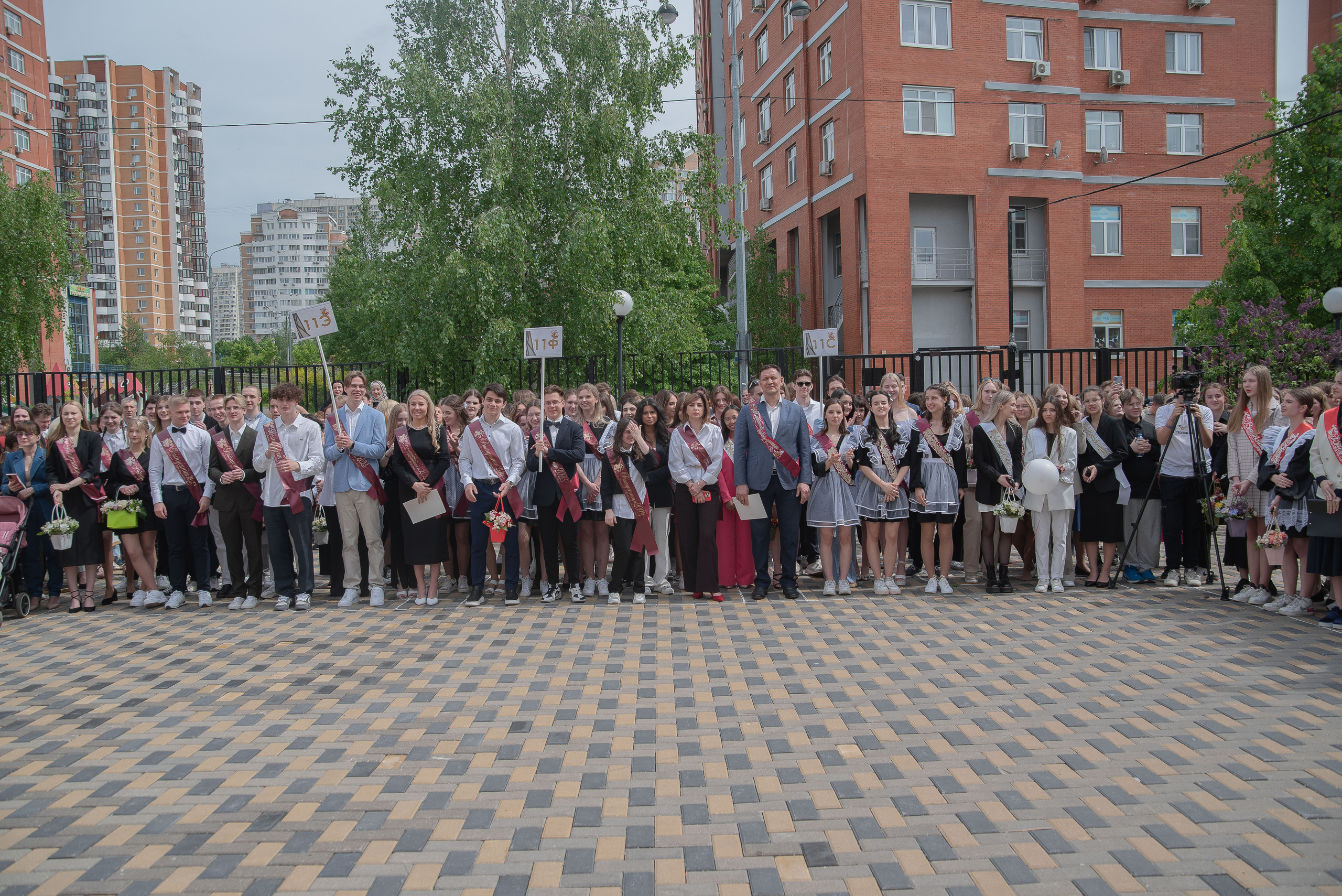 Последний звонок. Стильный портретный и семейный фотограф в Москве Ника Артуньянц