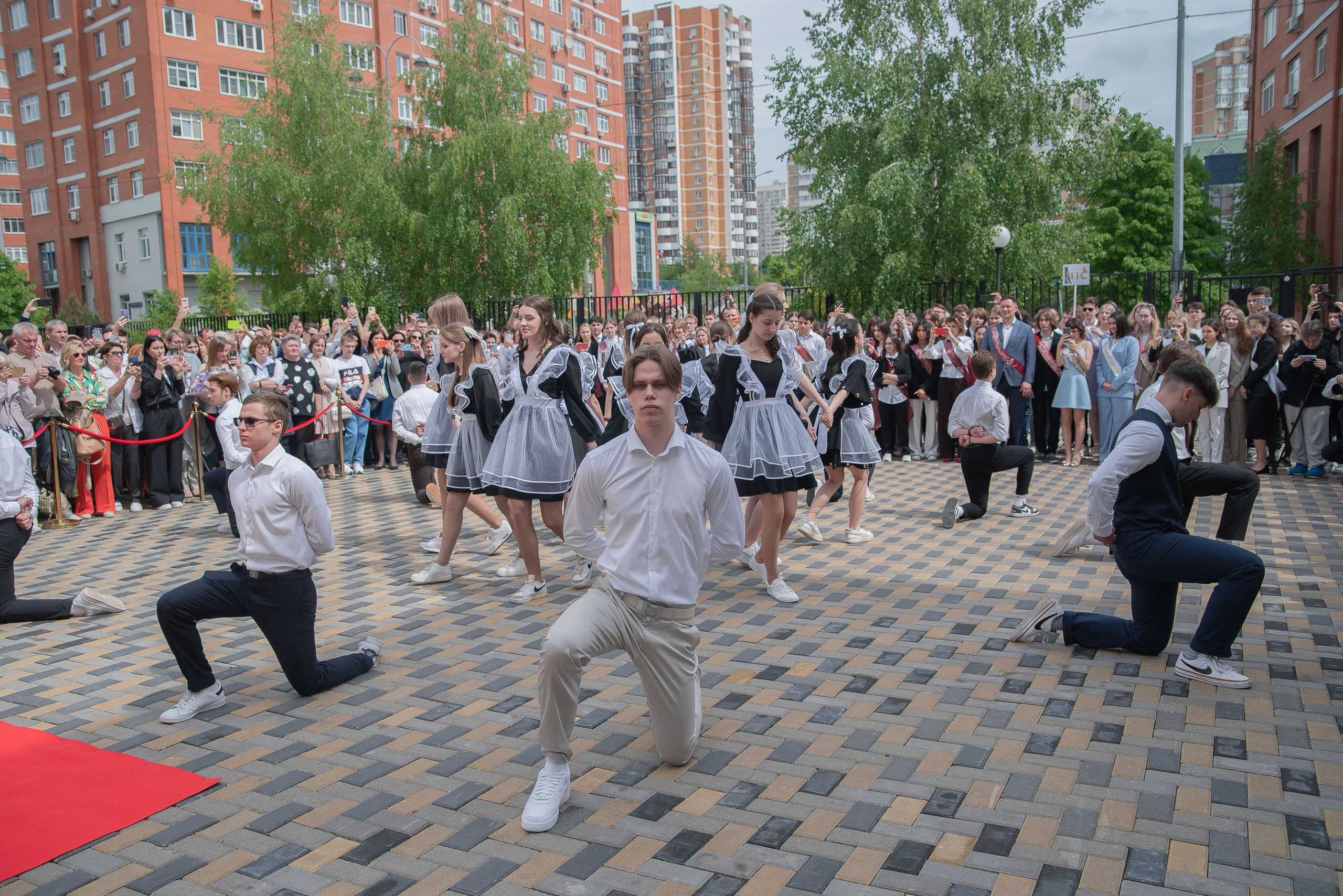 Последний звонок. Стильный портретный и семейный фотограф в Москве Ника Артуньянц