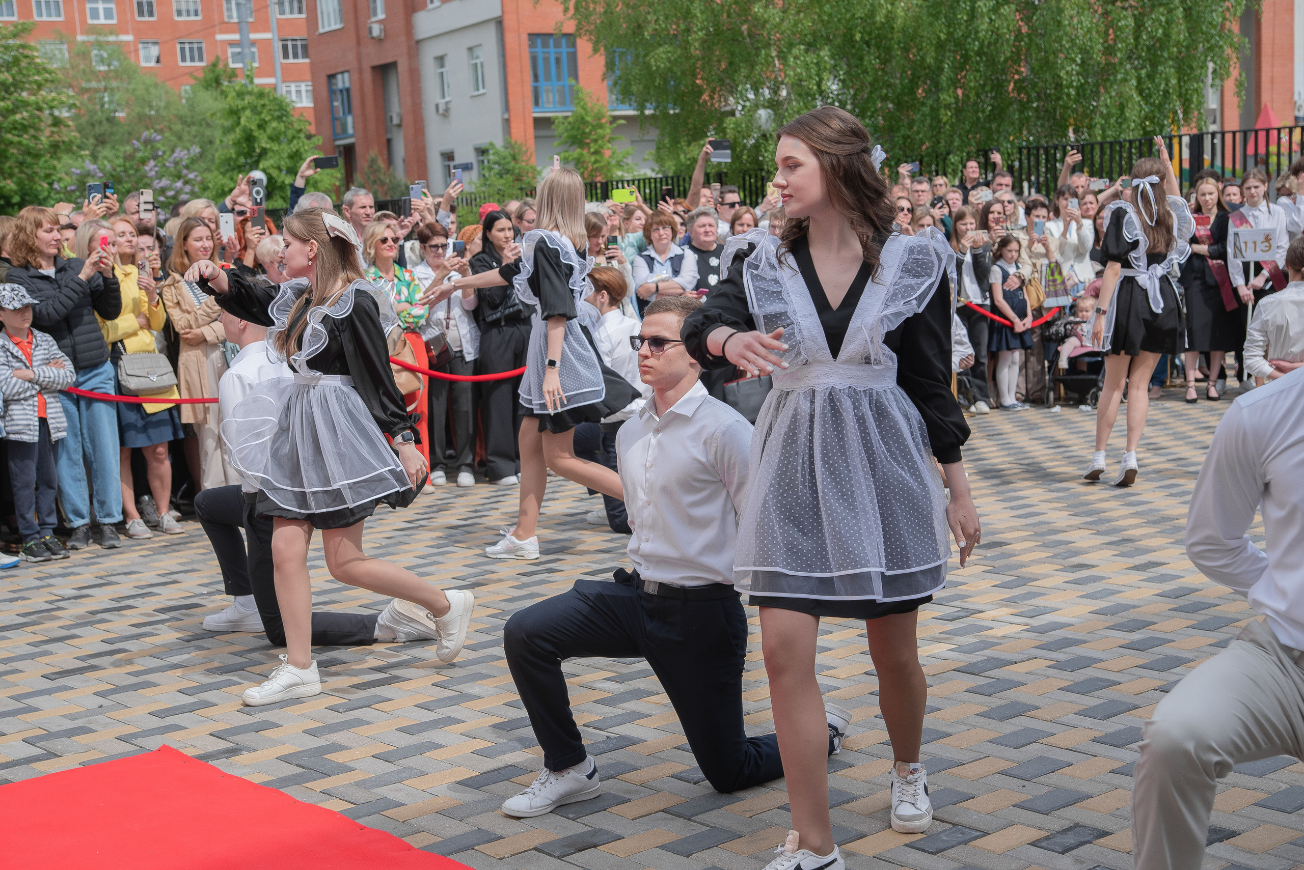 Последний звонок. Стильный портретный и семейный фотограф в Москве Ника Артуньянц