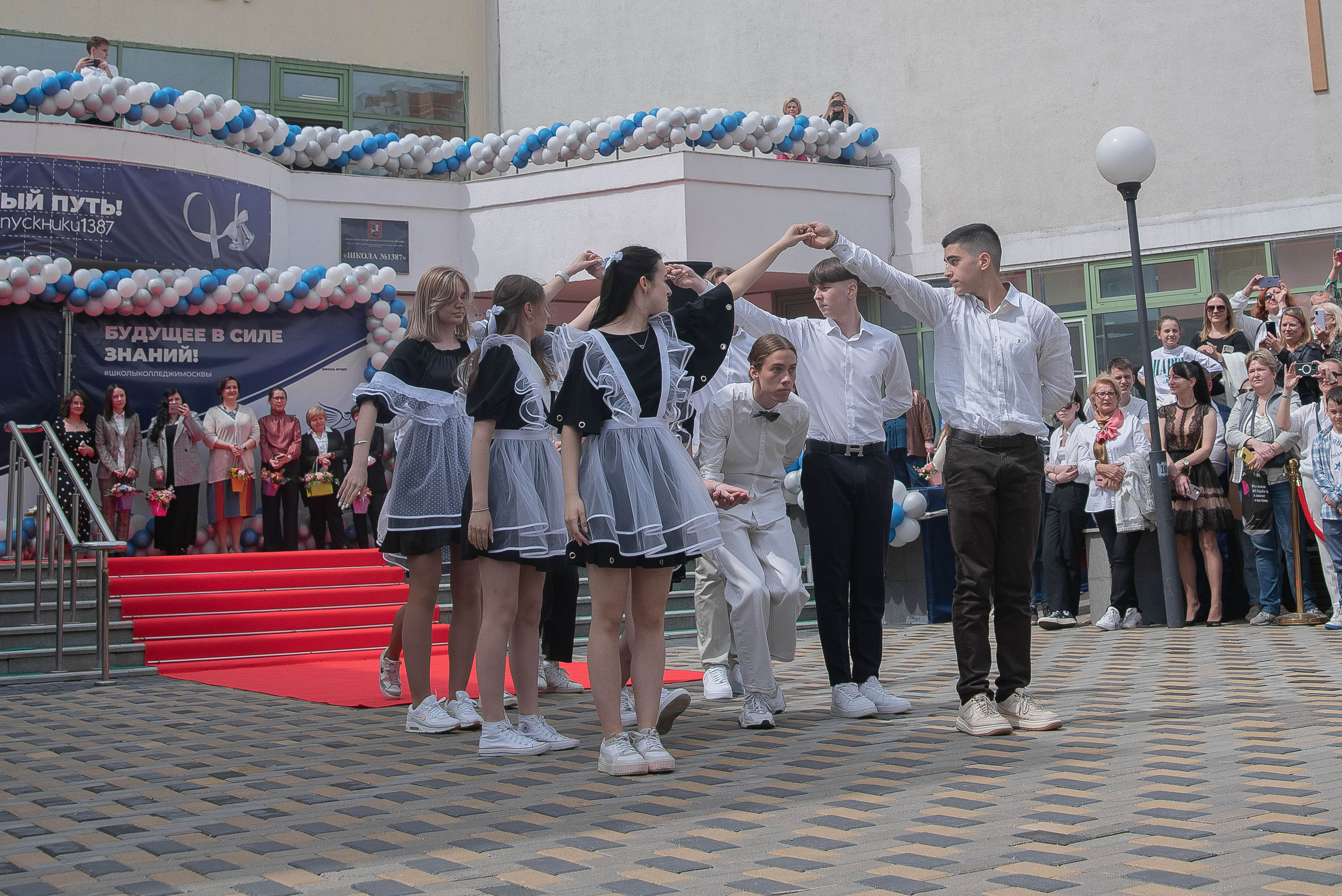 Последний звонок. Стильный портретный и семейный фотограф в Москве Ника Артуньянц