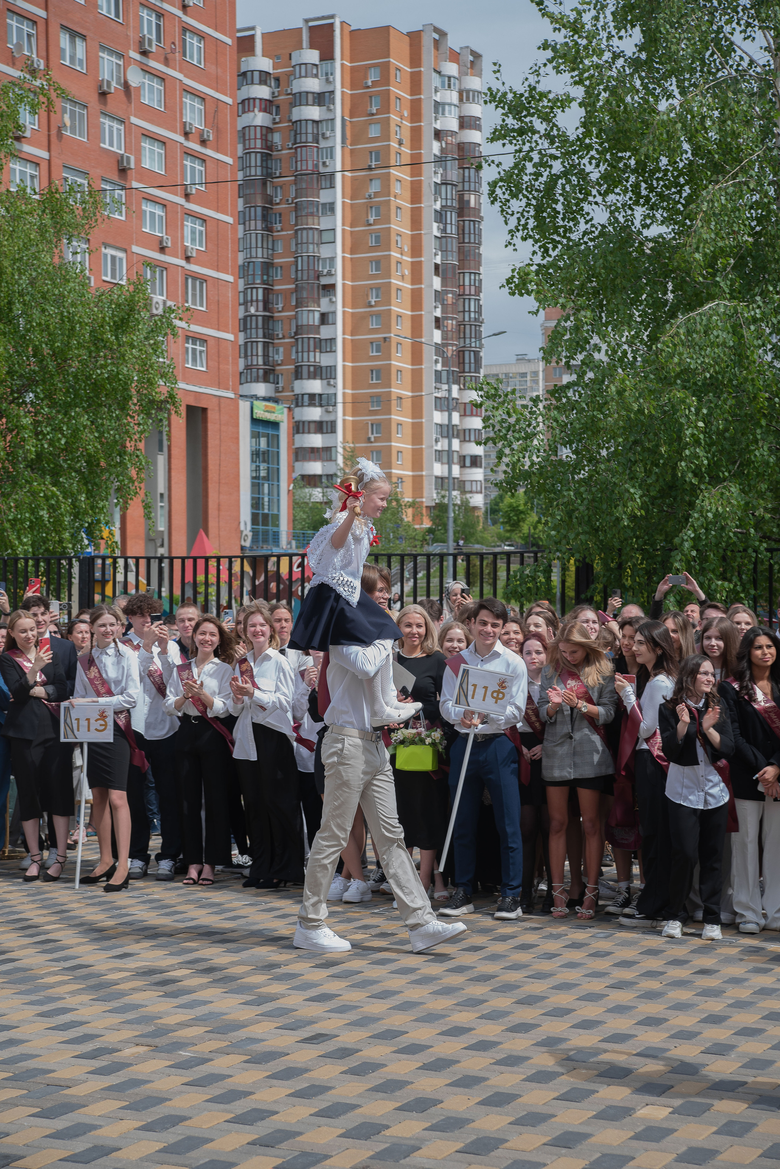 Последний звонок. Стильный портретный и семейный фотограф в Москве Ника Артуньянц