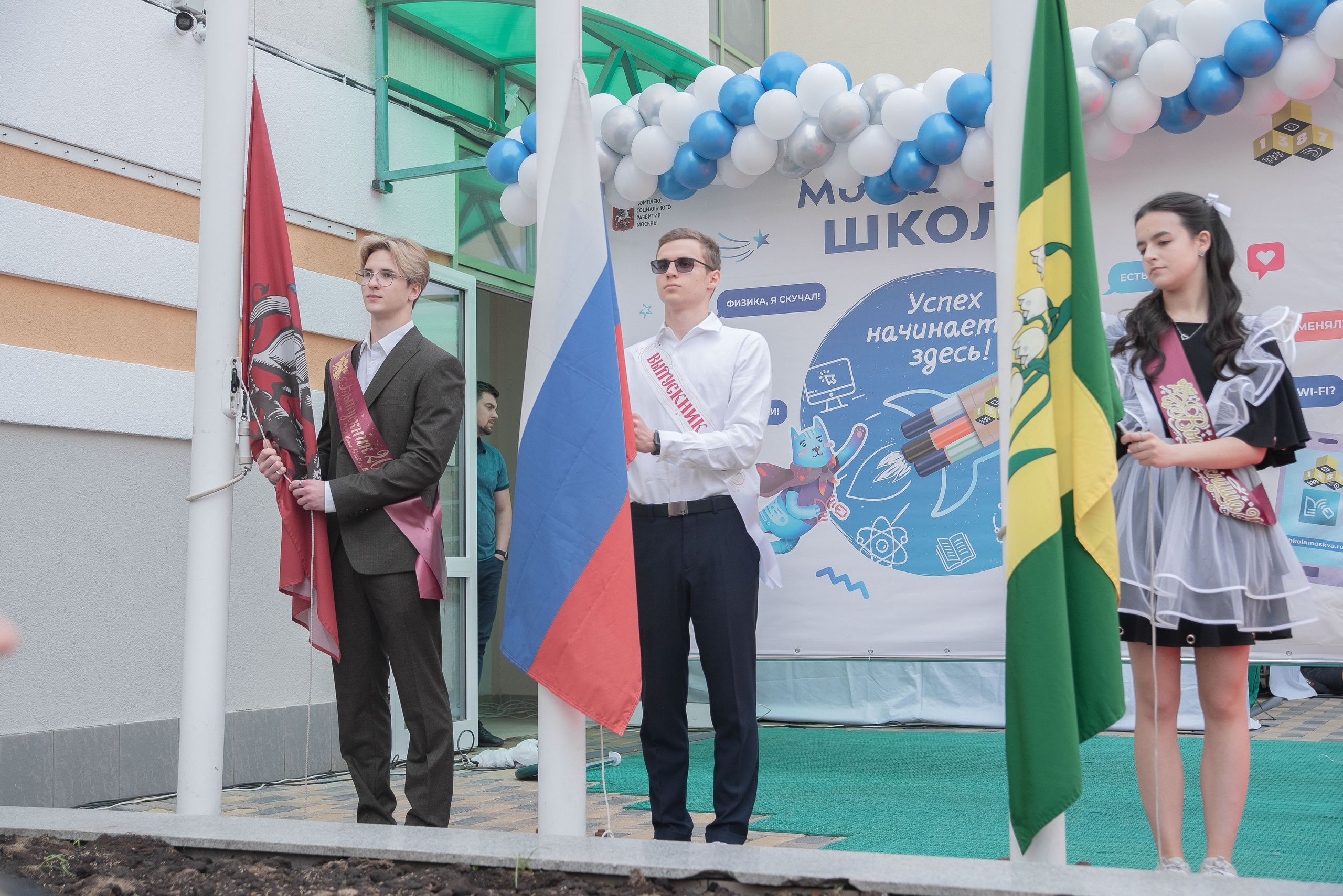 Последний звонок. Стильный портретный и семейный фотограф в Москве Ника Артуньянц