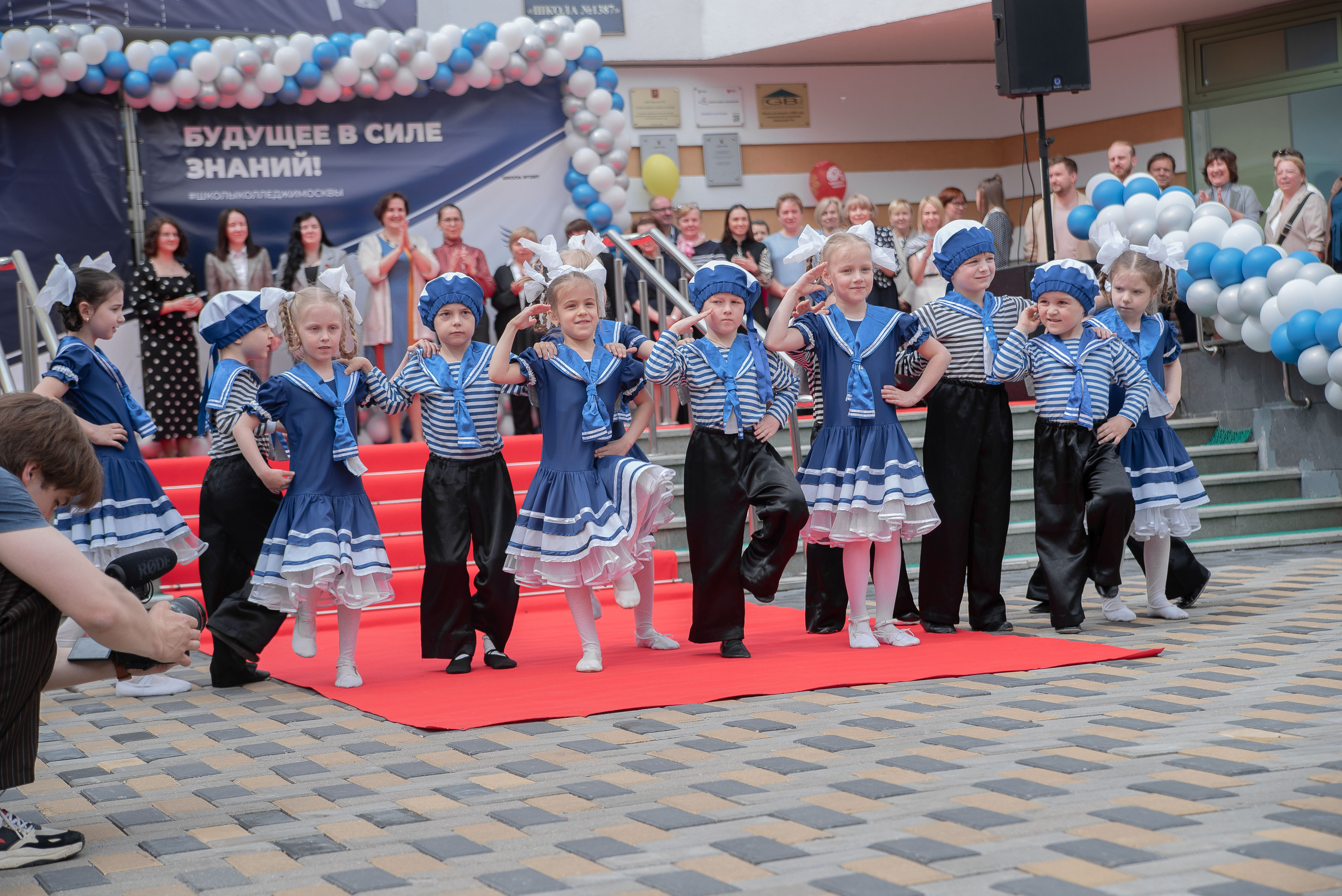 Последний звонок. Стильный портретный и семейный фотограф в Москве Ника Артуньянц