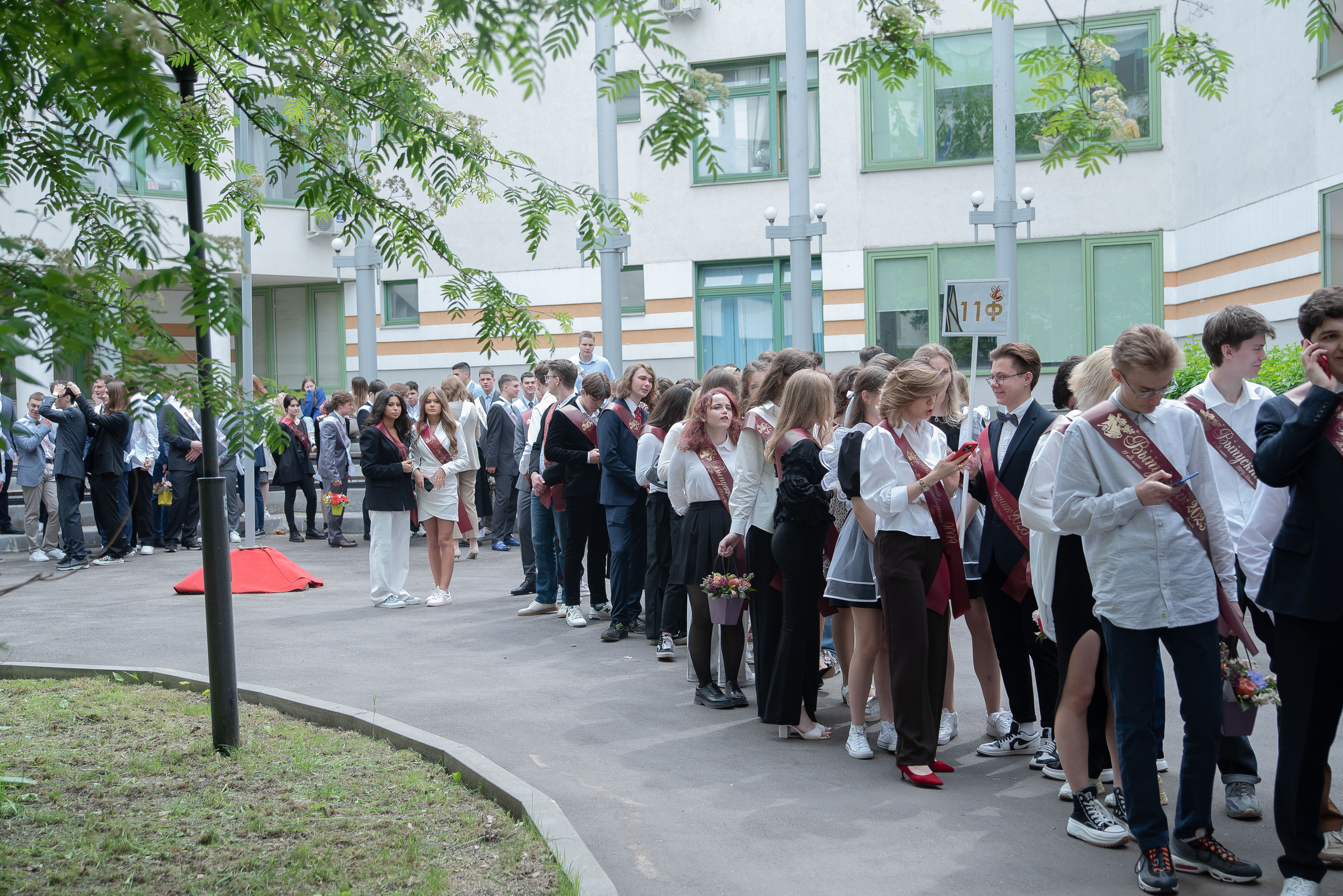 Последний звонок. Стильный портретный и семейный фотограф в Москве Ника Артуньянц