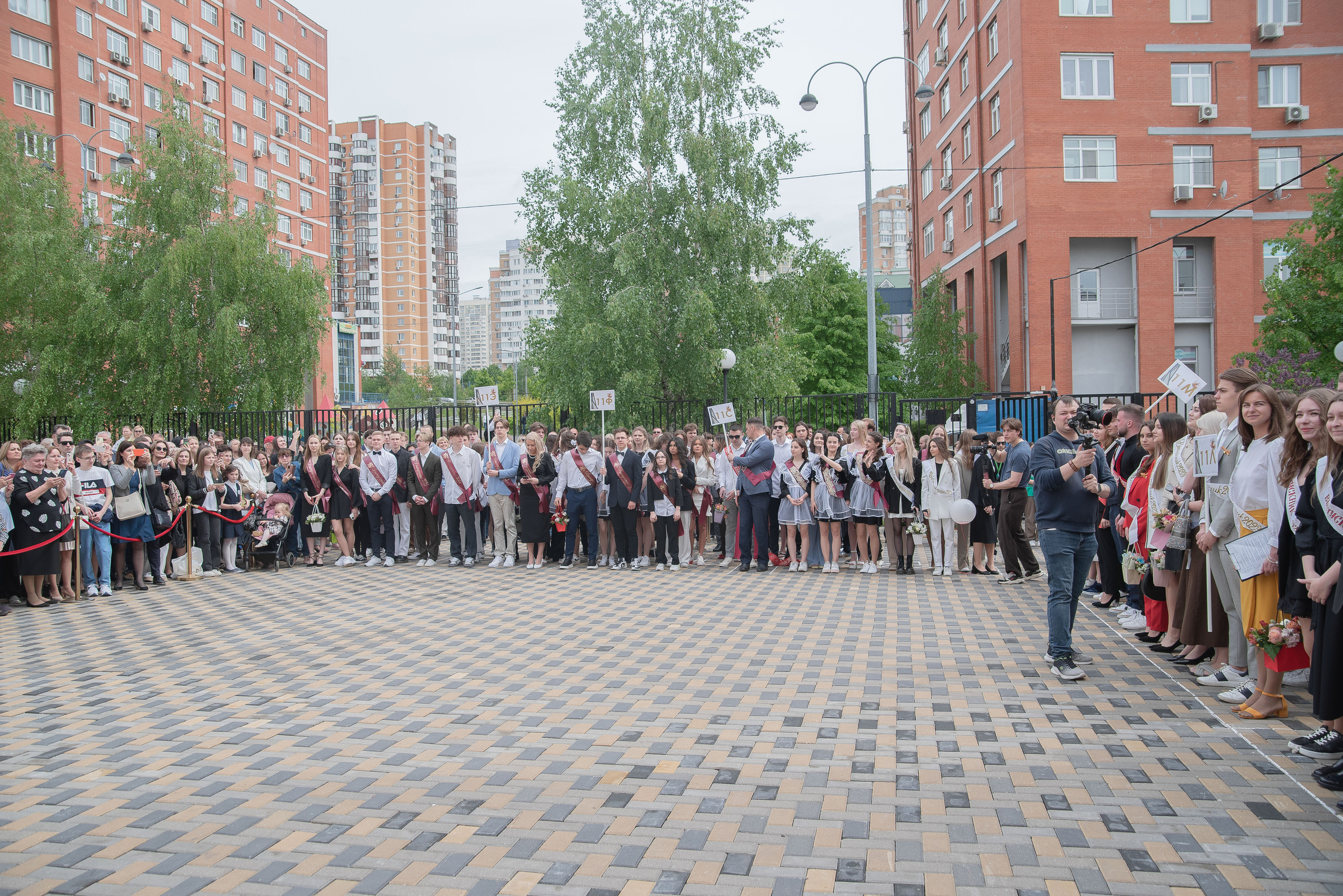 Последний звонок. Стильный портретный и семейный фотограф в Москве Ника Артуньянц