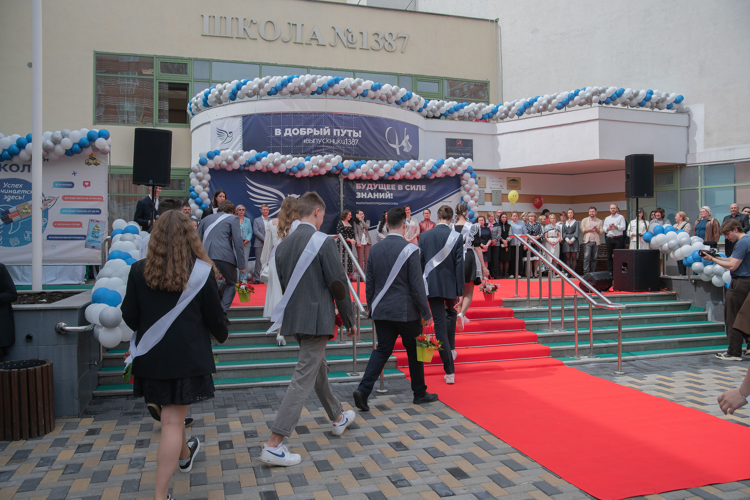 Последний звонок. Стильный портретный и семейный фотограф в Москве Ника Артуньянц