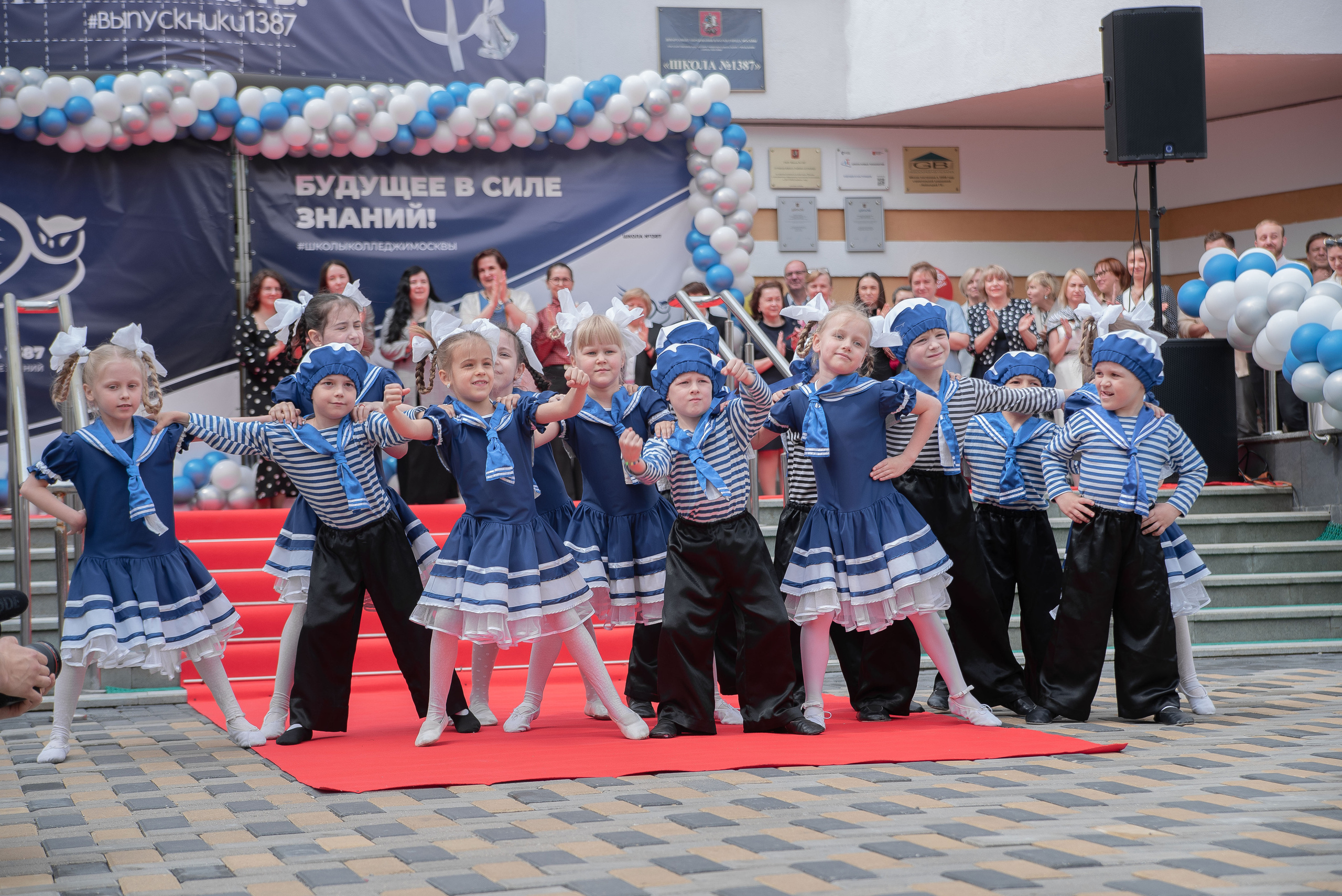 Последний звонок. Стильный портретный и семейный фотограф в Москве Ника Артуньянц
