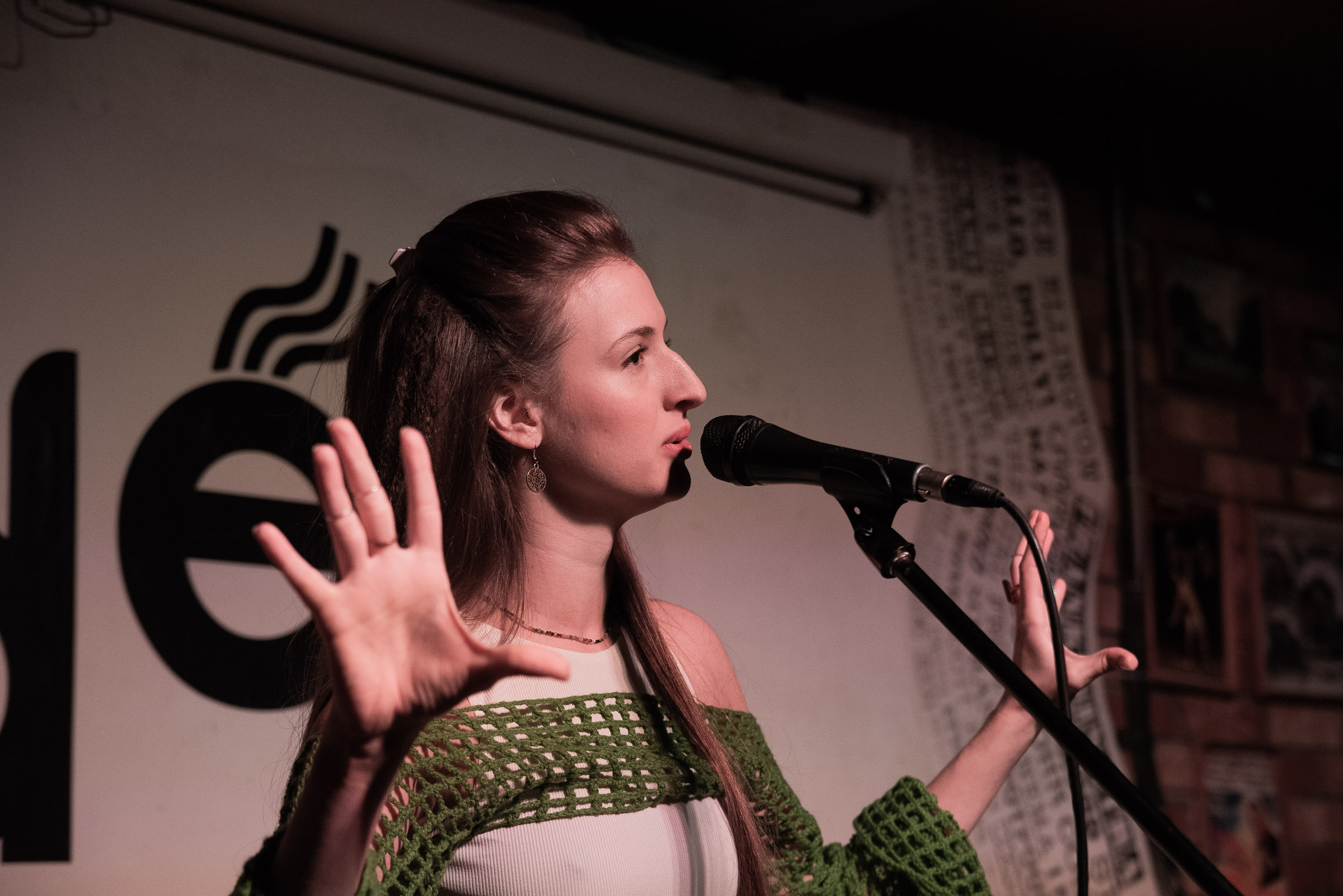 Литгост чтение стихов. Стильный портретный и семейный фотограф в Москве Ника Артуньянц