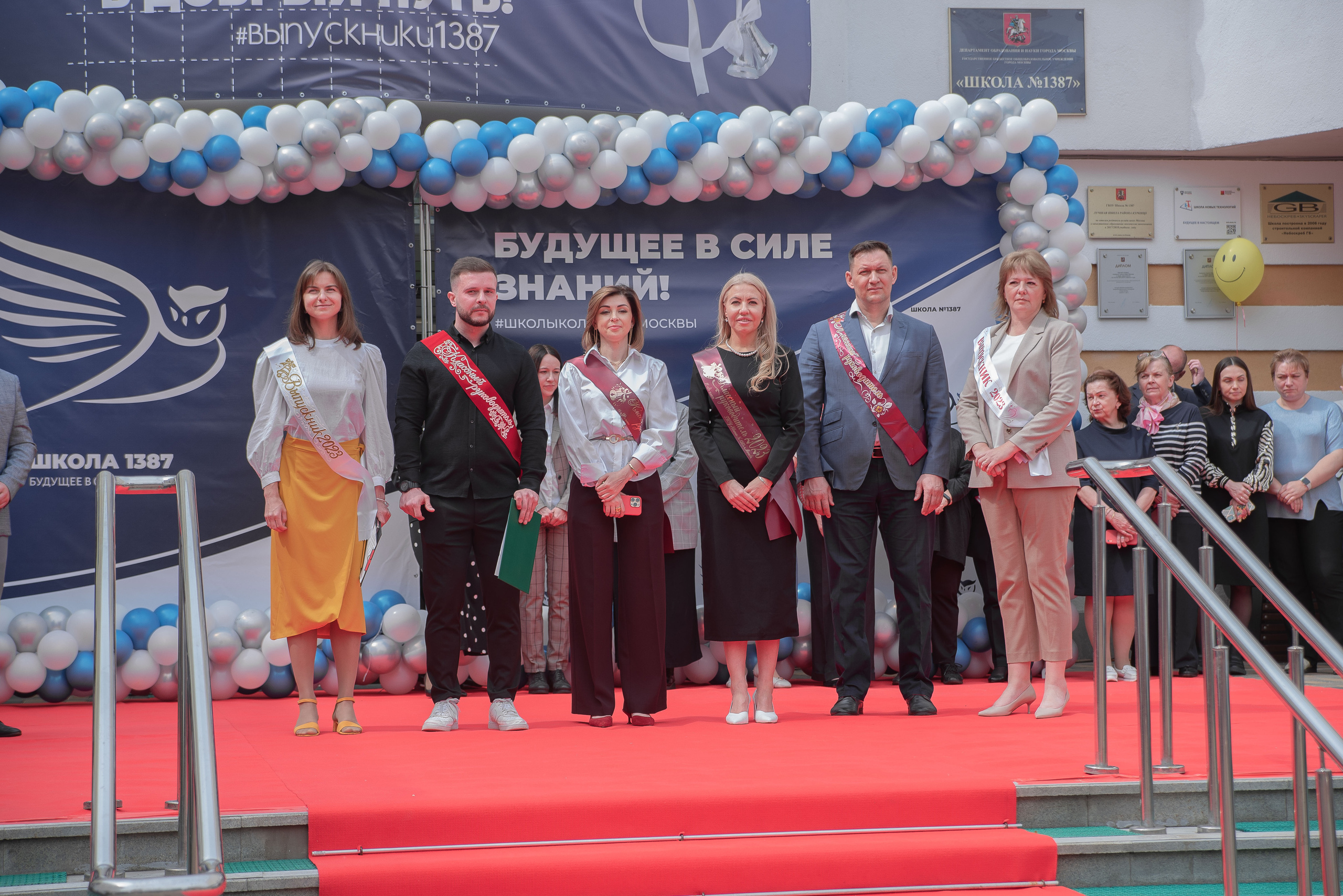 Последний звонок. Стильный портретный и семейный фотограф в Москве Ника Артуньянц