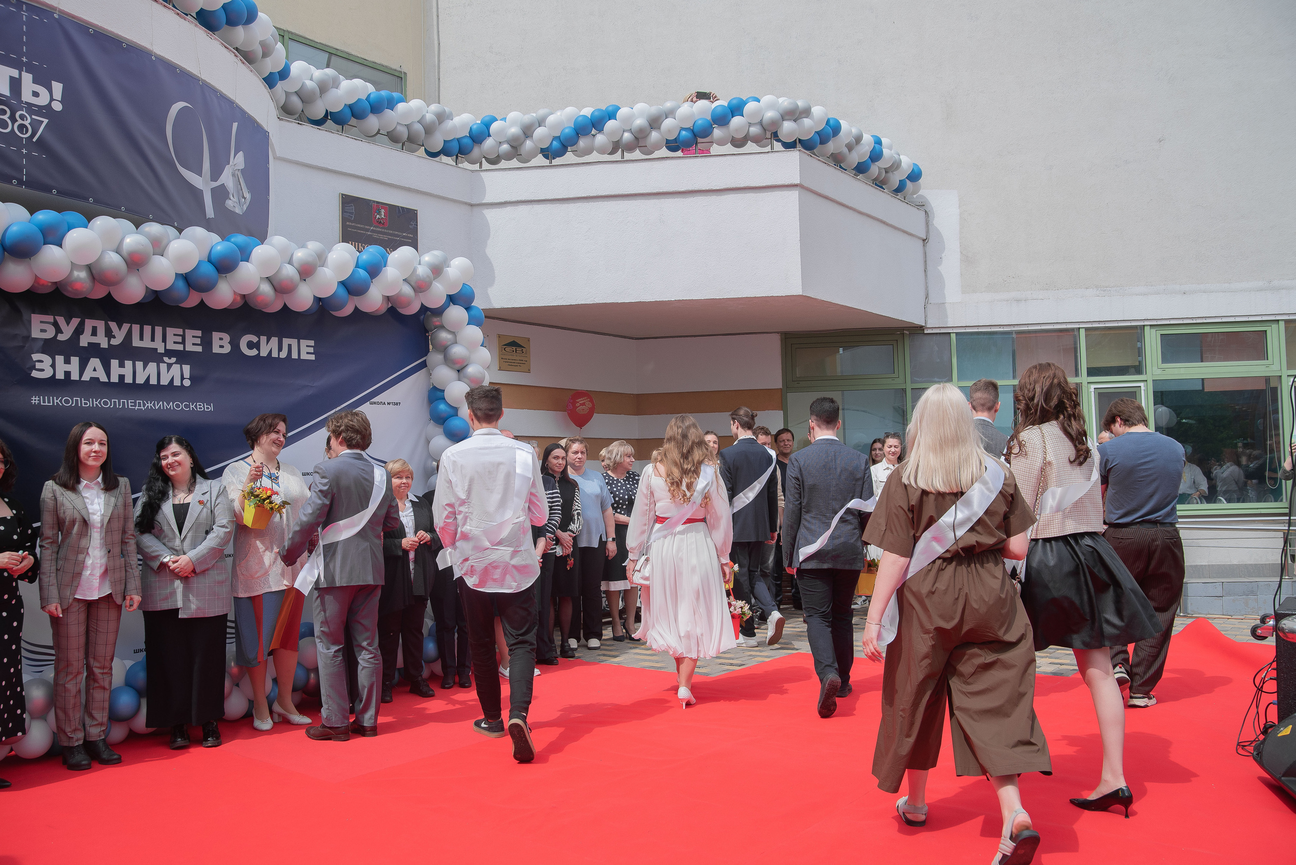 Последний звонок. Стильный портретный и семейный фотограф в Москве Ника Артуньянц
