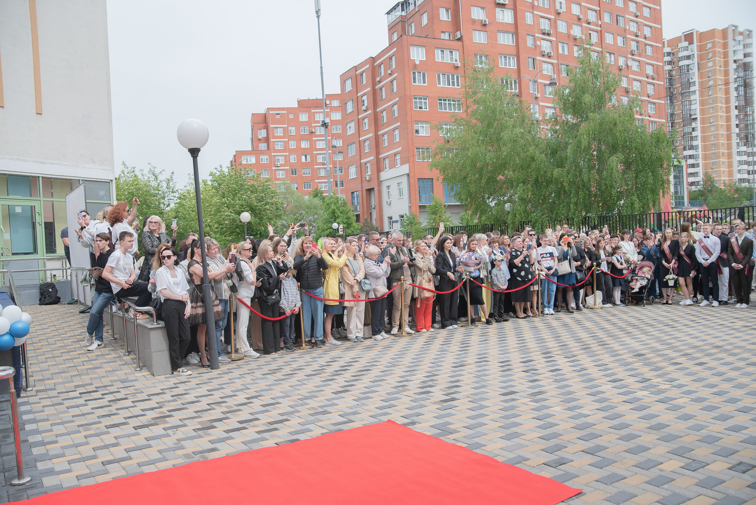 Последний звонок. Стильный портретный и семейный фотограф в Москве Ника Артуньянц