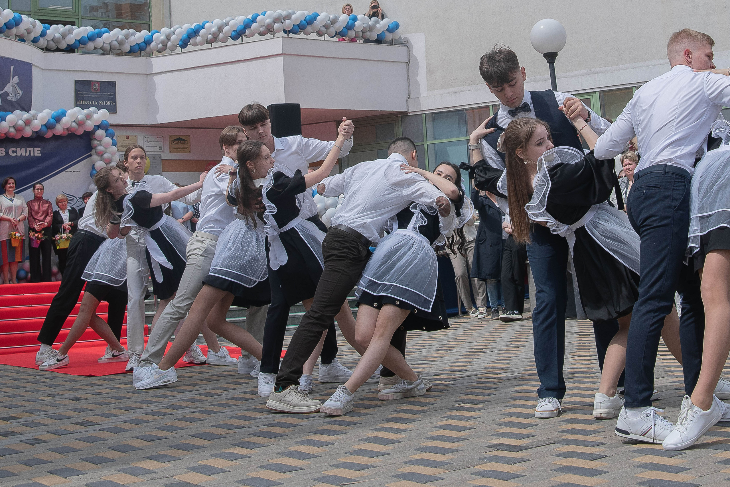 Последний звонок. Стильный портретный и семейный фотограф в Москве Ника Артуньянц