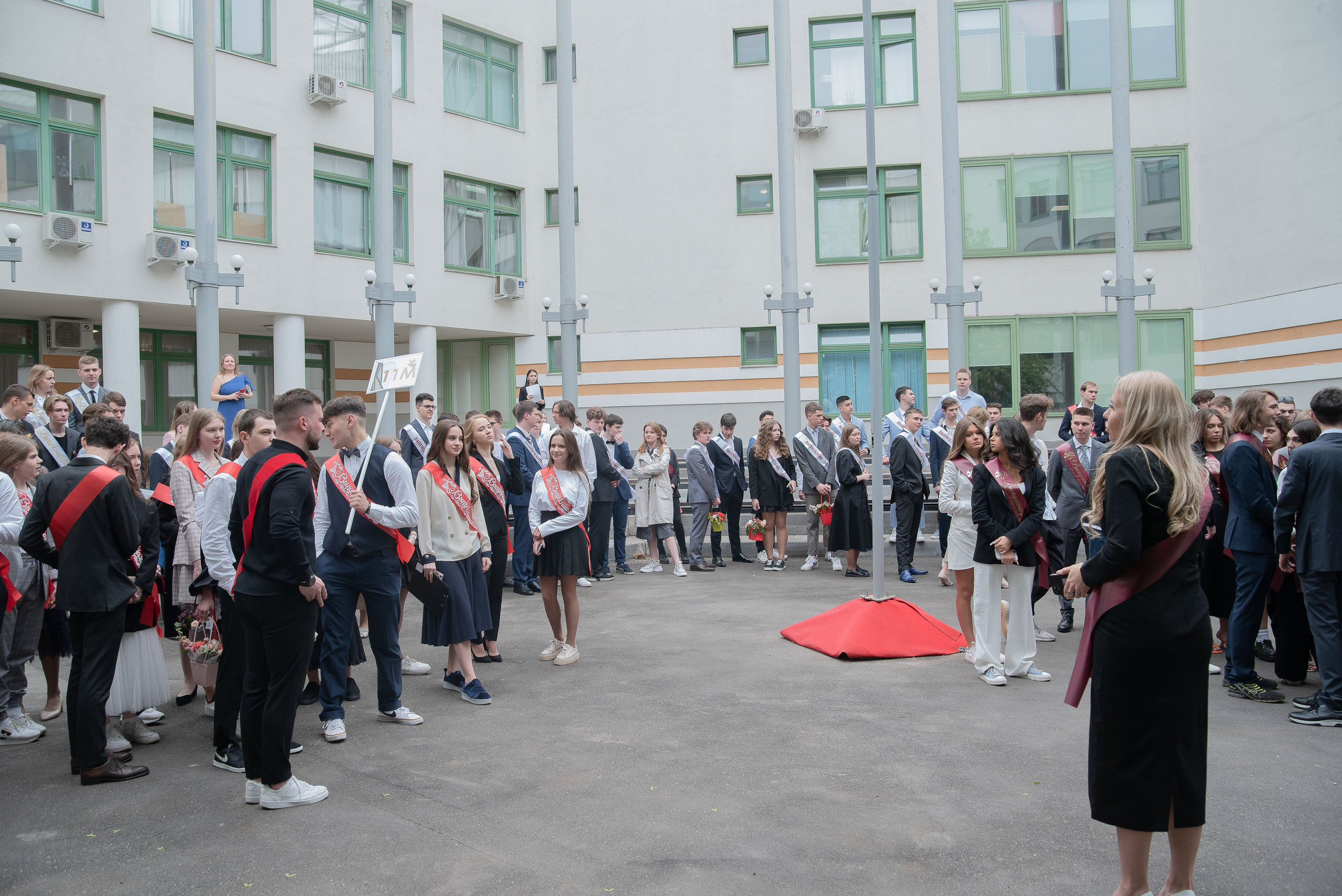Последний звонок. Стильный портретный и семейный фотограф в Москве Ника Артуньянц