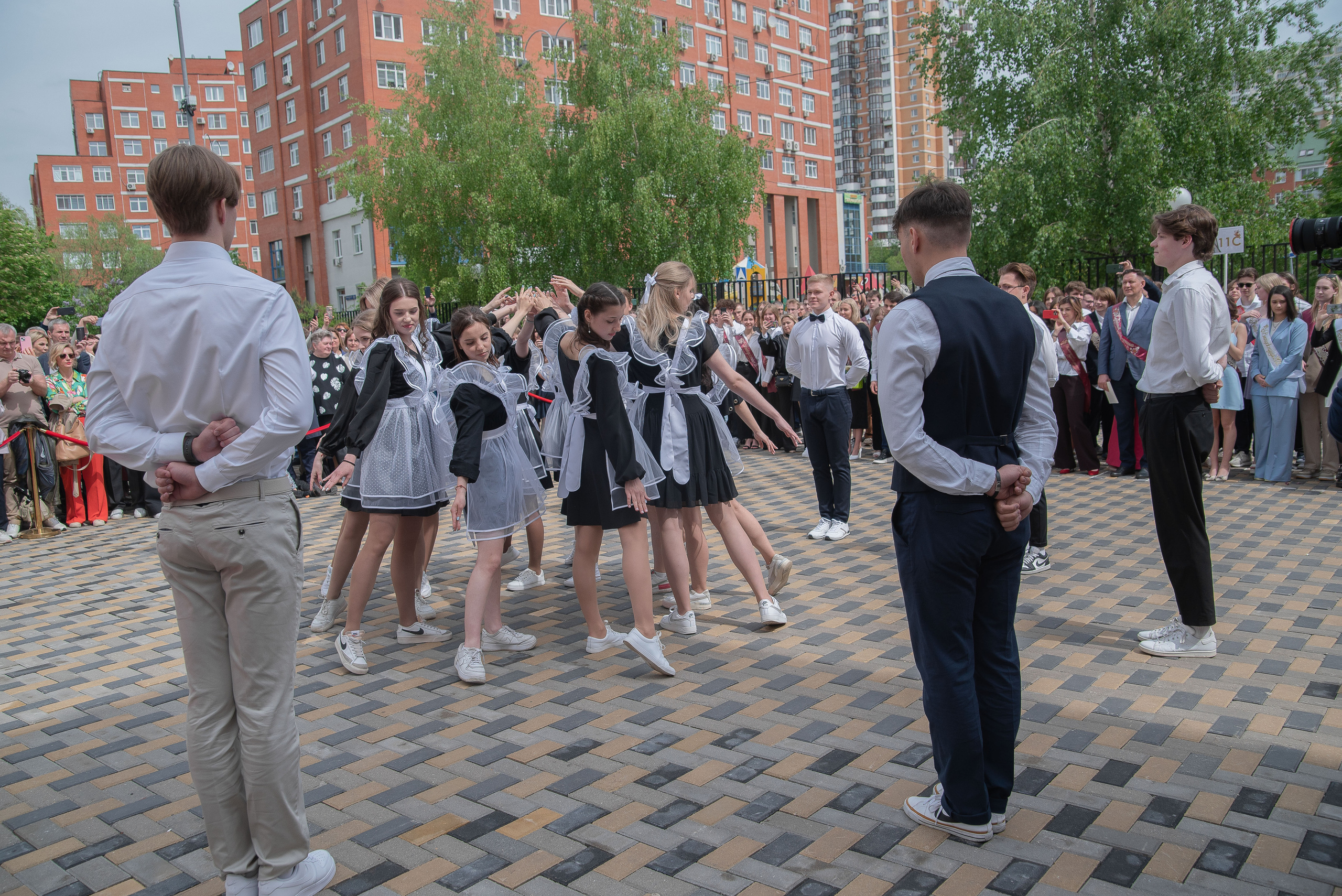 Последний звонок. Стильный портретный и семейный фотограф в Москве Ника Артуньянц