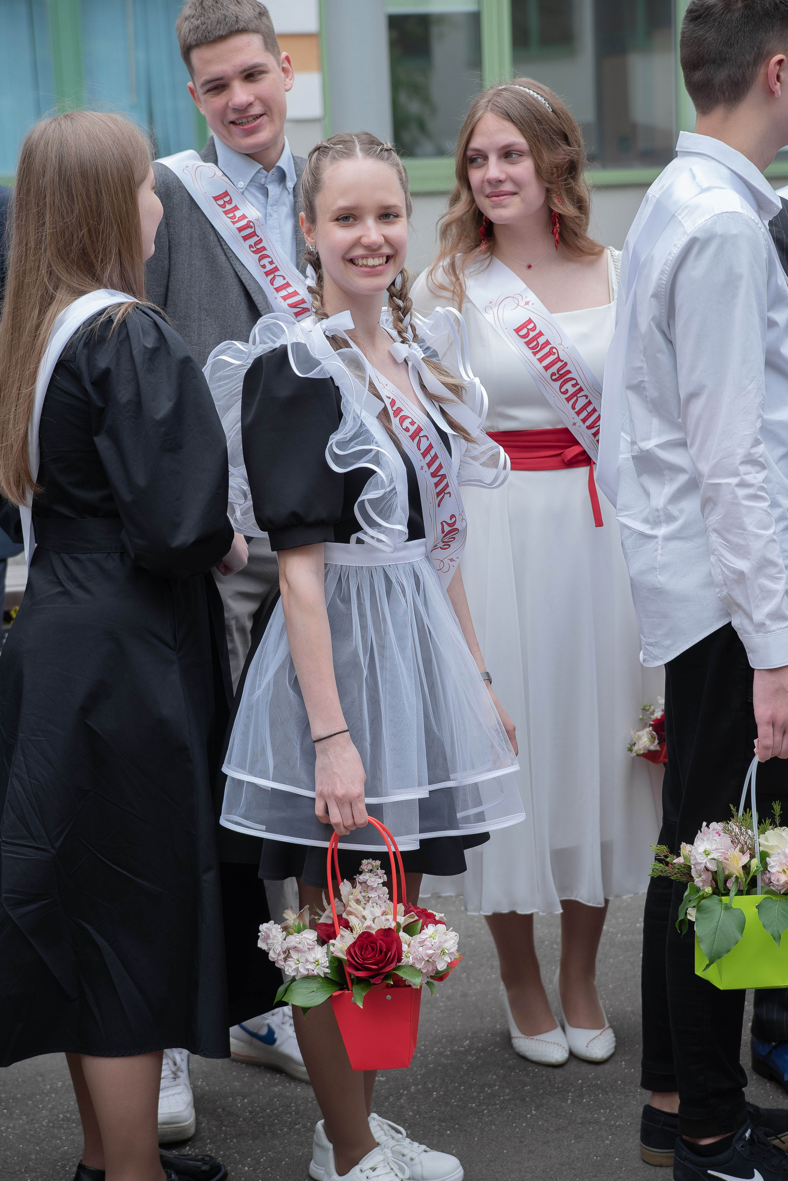 Последний звонок. Стильный портретный и семейный фотограф в Москве Ника Артуньянц