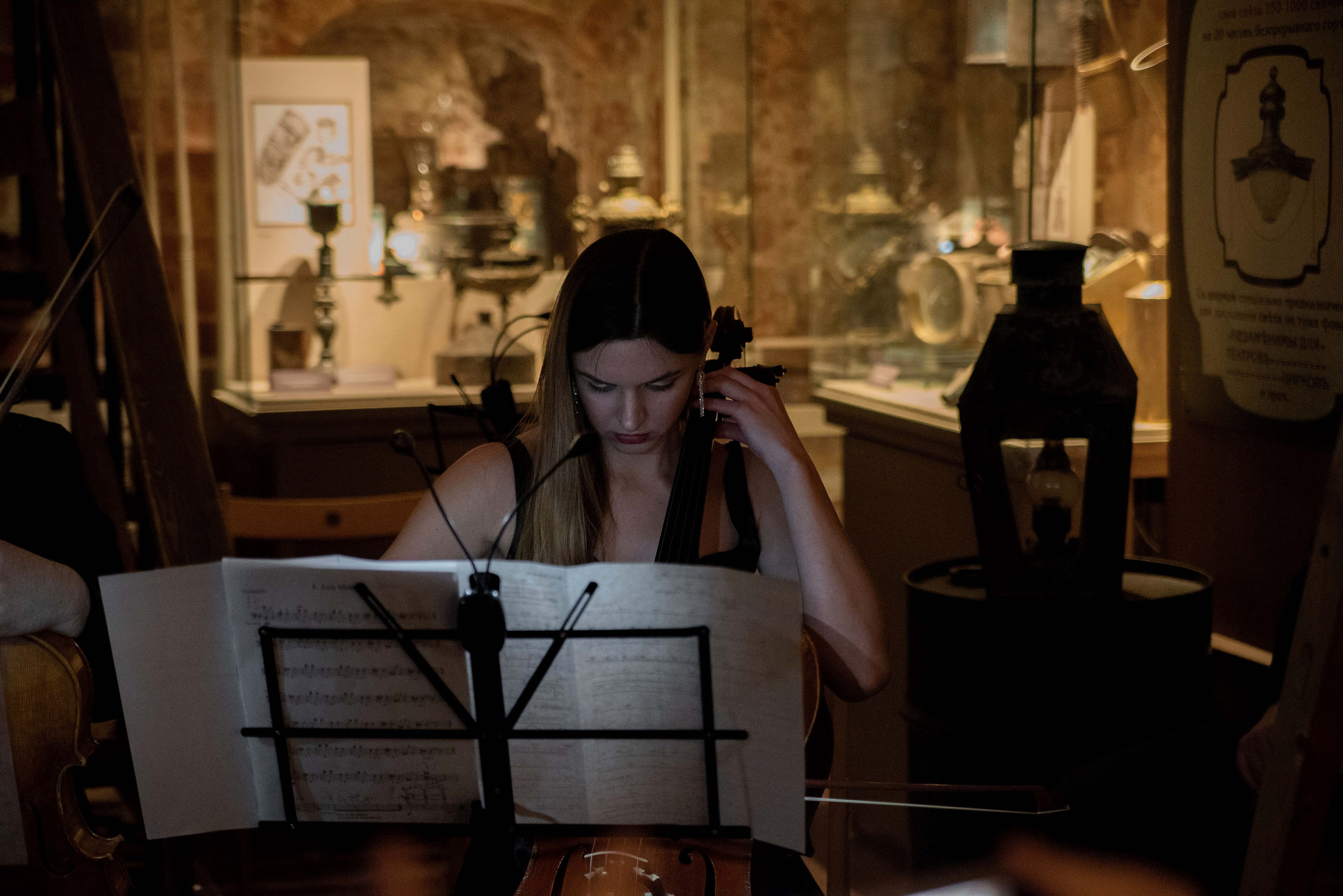 Музей «Огни Москвы» (съемка в темноте). Стильный портретный и семейный фотограф в Москве Ника Артуньянц