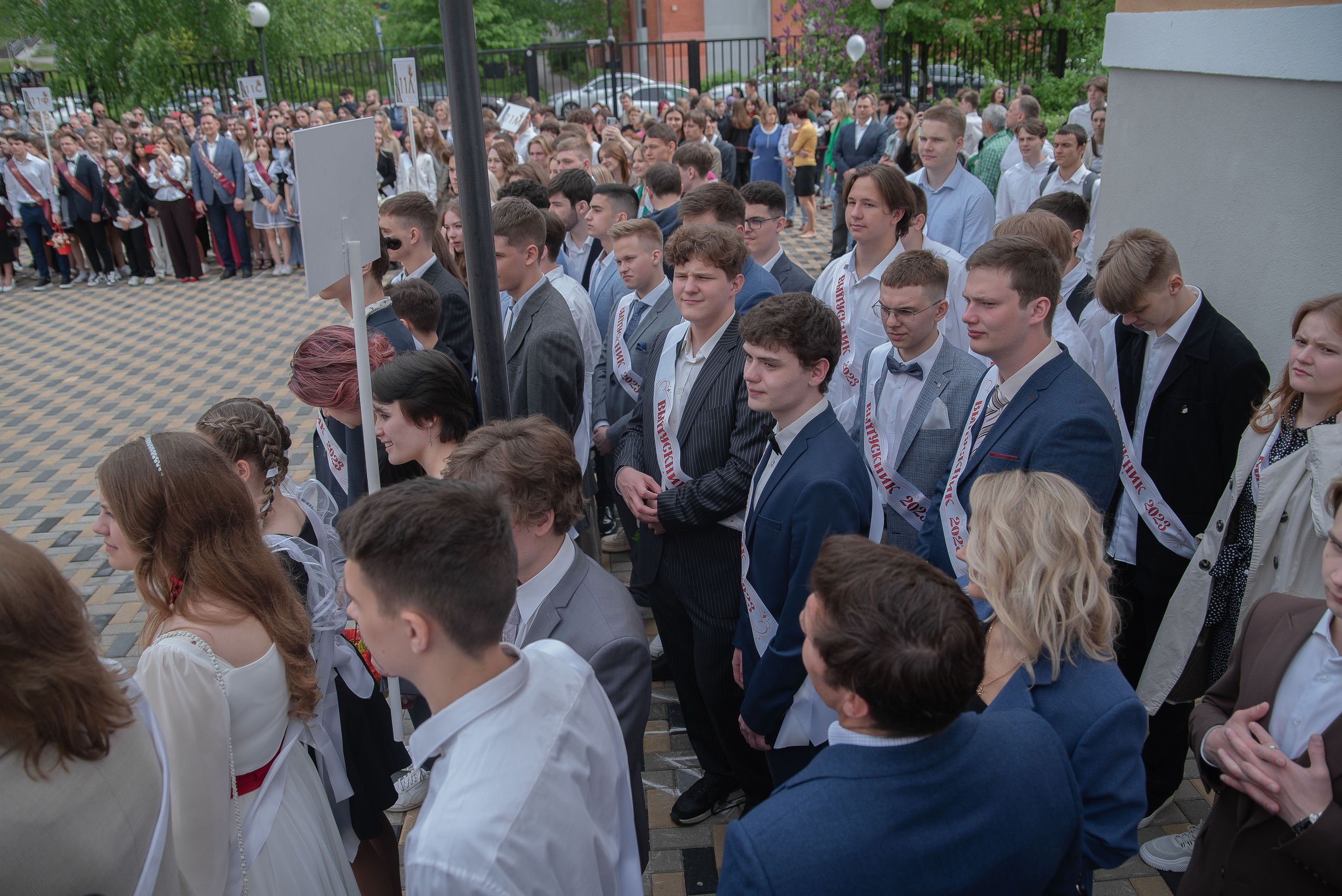 Последний звонок. Стильный портретный и семейный фотограф в Москве Ника Артуньянц