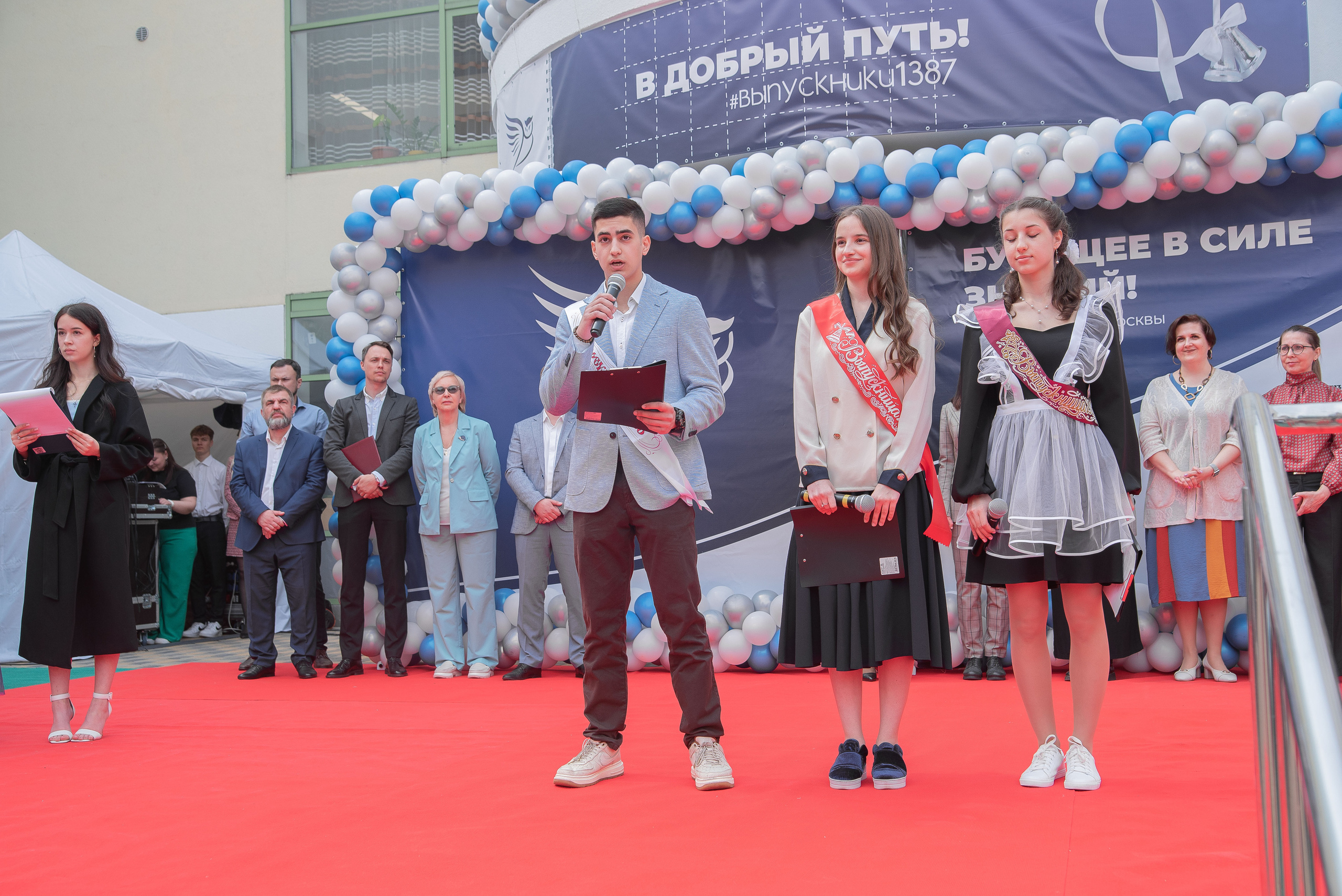 Последний звонок. Стильный портретный и семейный фотограф в Москве Ника Артуньянц