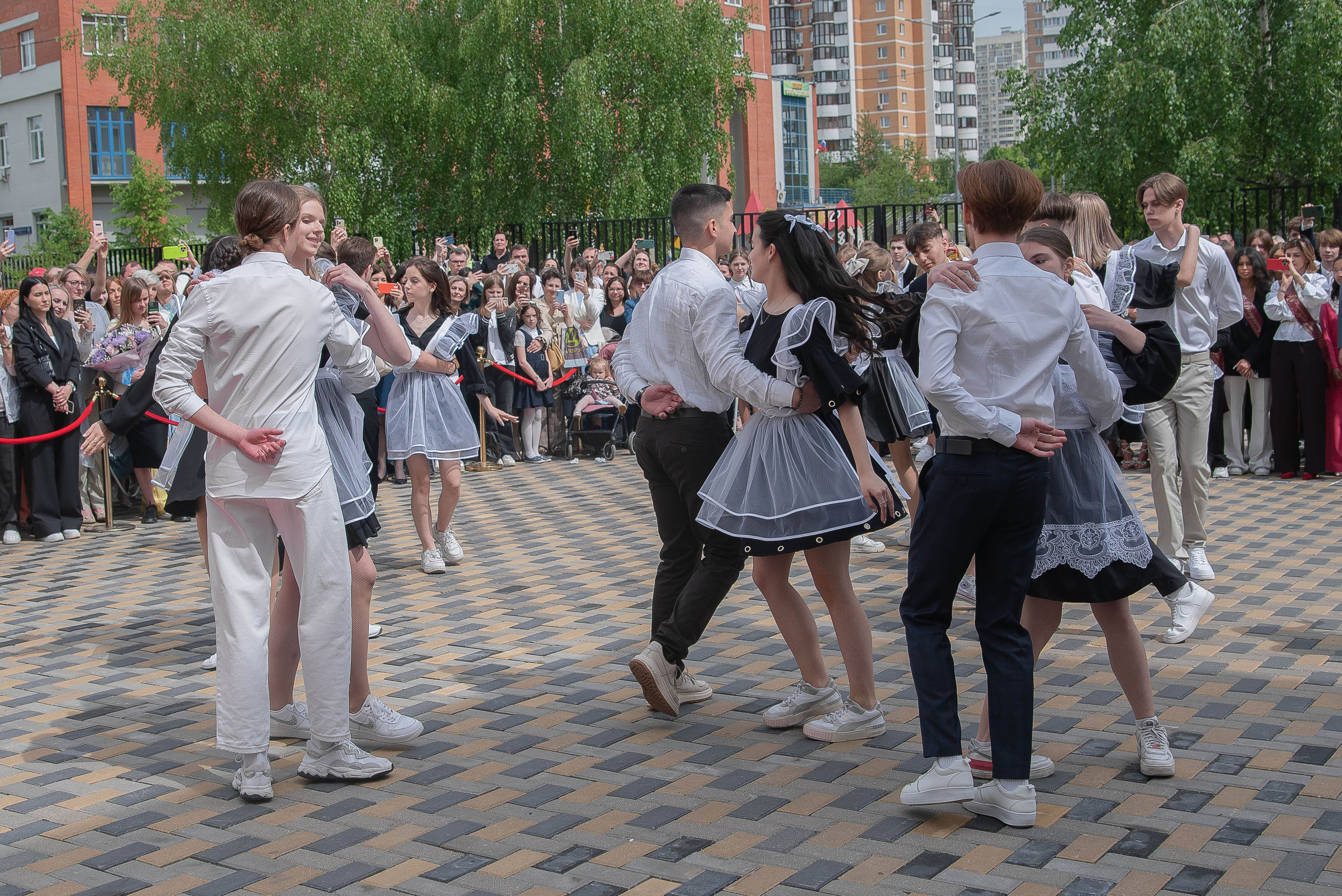 Последний звонок. Стильный портретный и семейный фотограф в Москве Ника Артуньянц