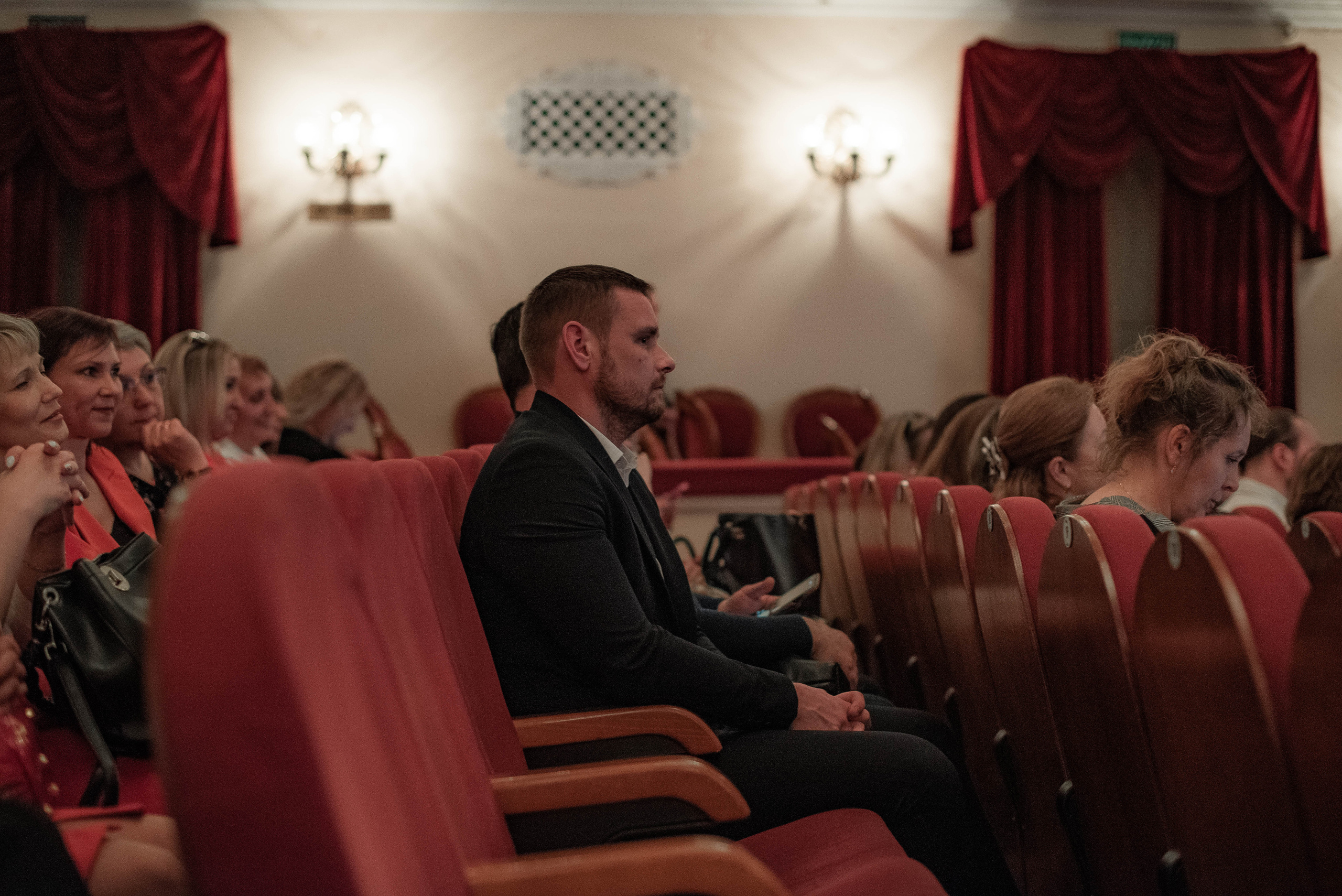 Награждение конкурс «Добрые дела» департамента труда и социальной защиты. Стильный портретный и семейный фотограф в Москве Ника Артуньянц