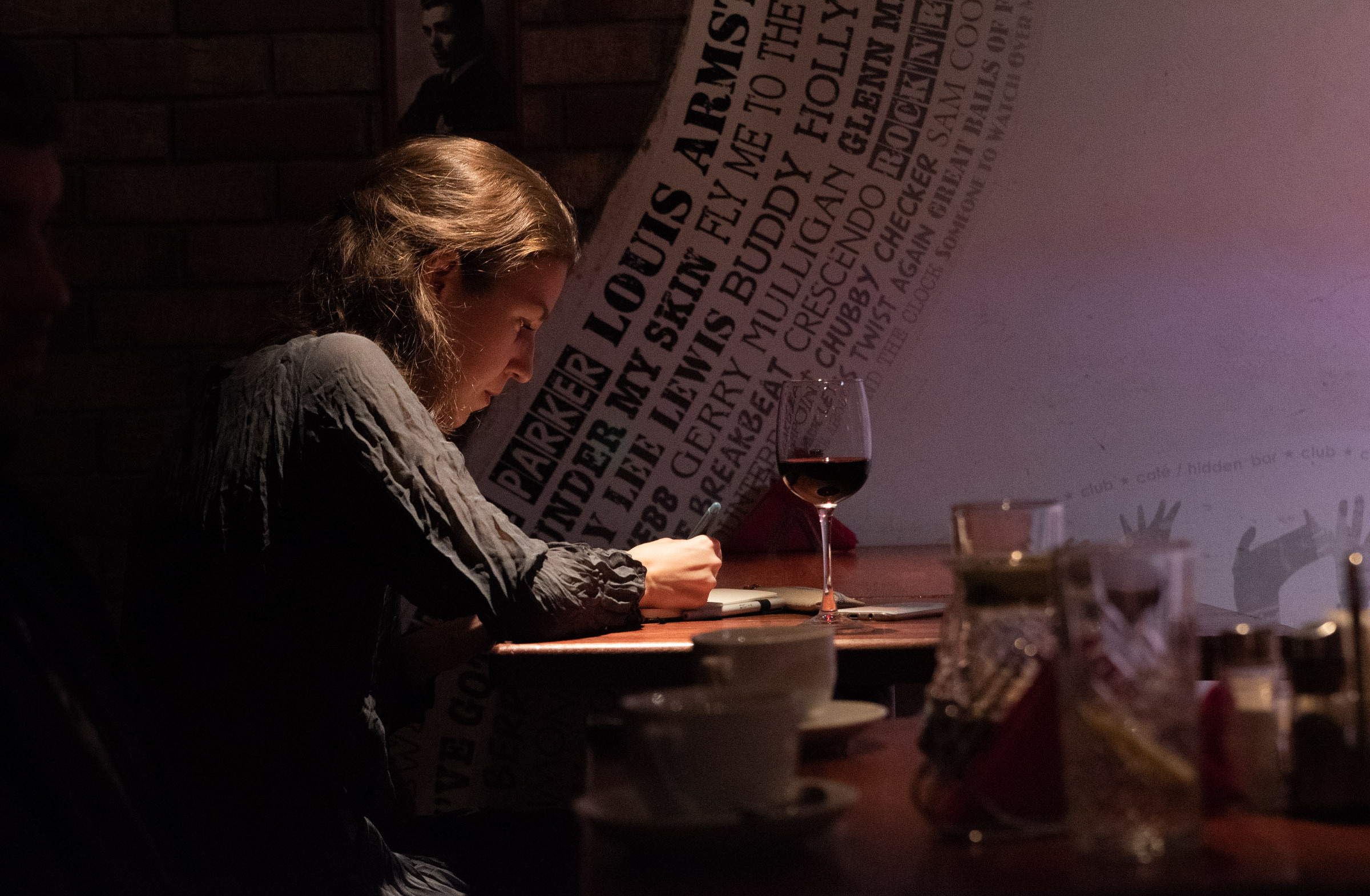 Литгост чтение стихов. Стильный портретный и семейный фотограф в Москве Ника Артуньянц